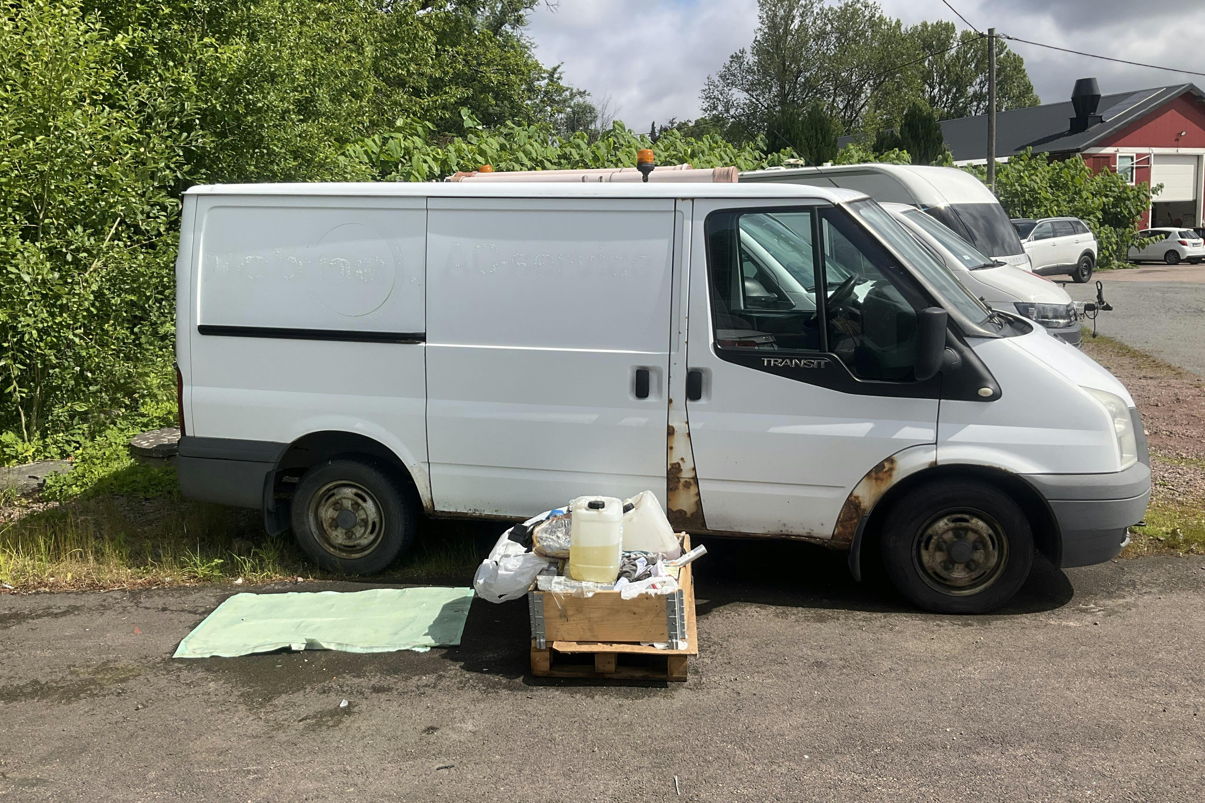 Ford Transit 260 2.2 TDCi Skåp (85hk) - 371 160 km - Käsitsi - valge - 2011