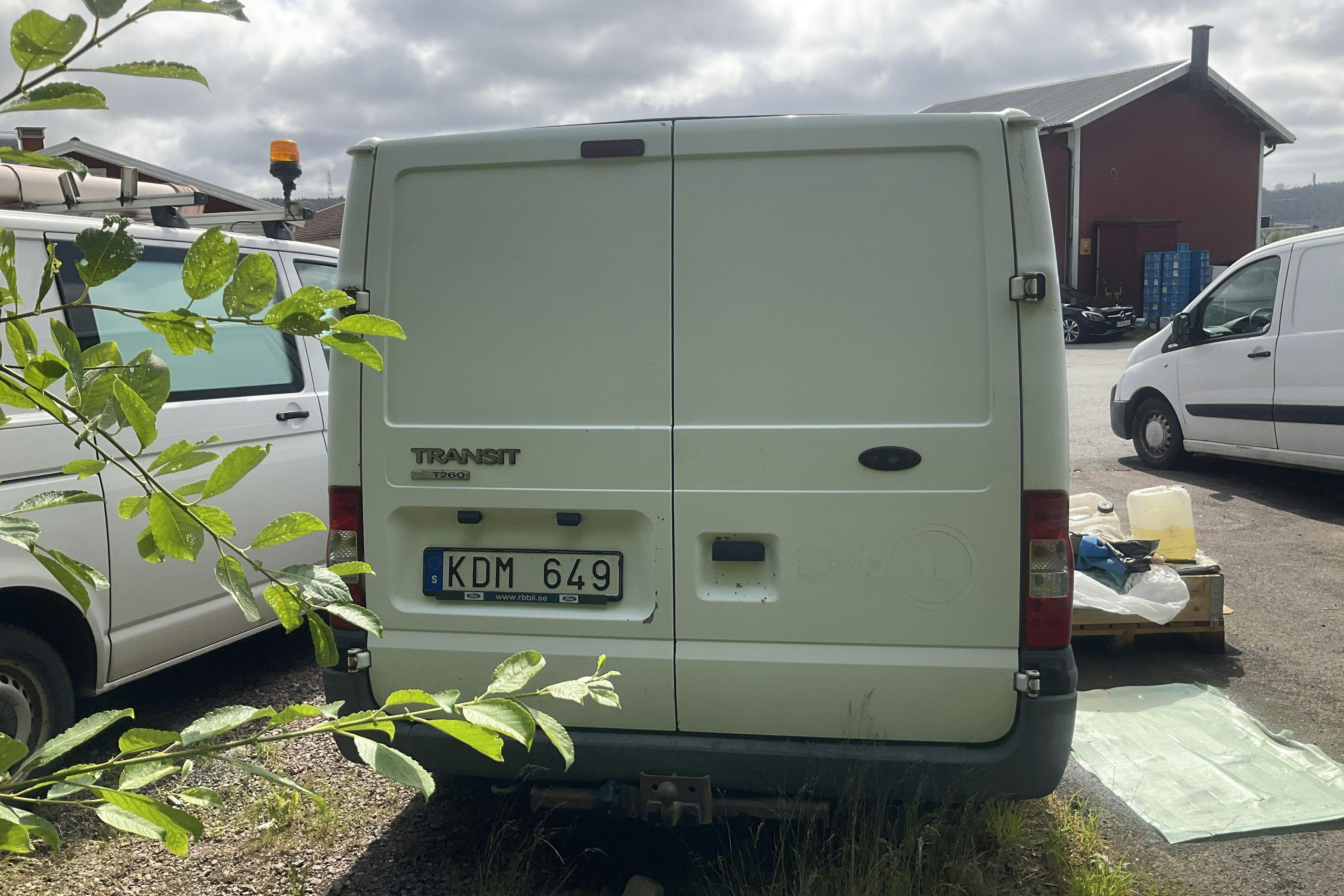 Ford Transit 260 2.2 TDCi Skåp (85hk) - 371 160 km - Käsitsi - valge - 2011