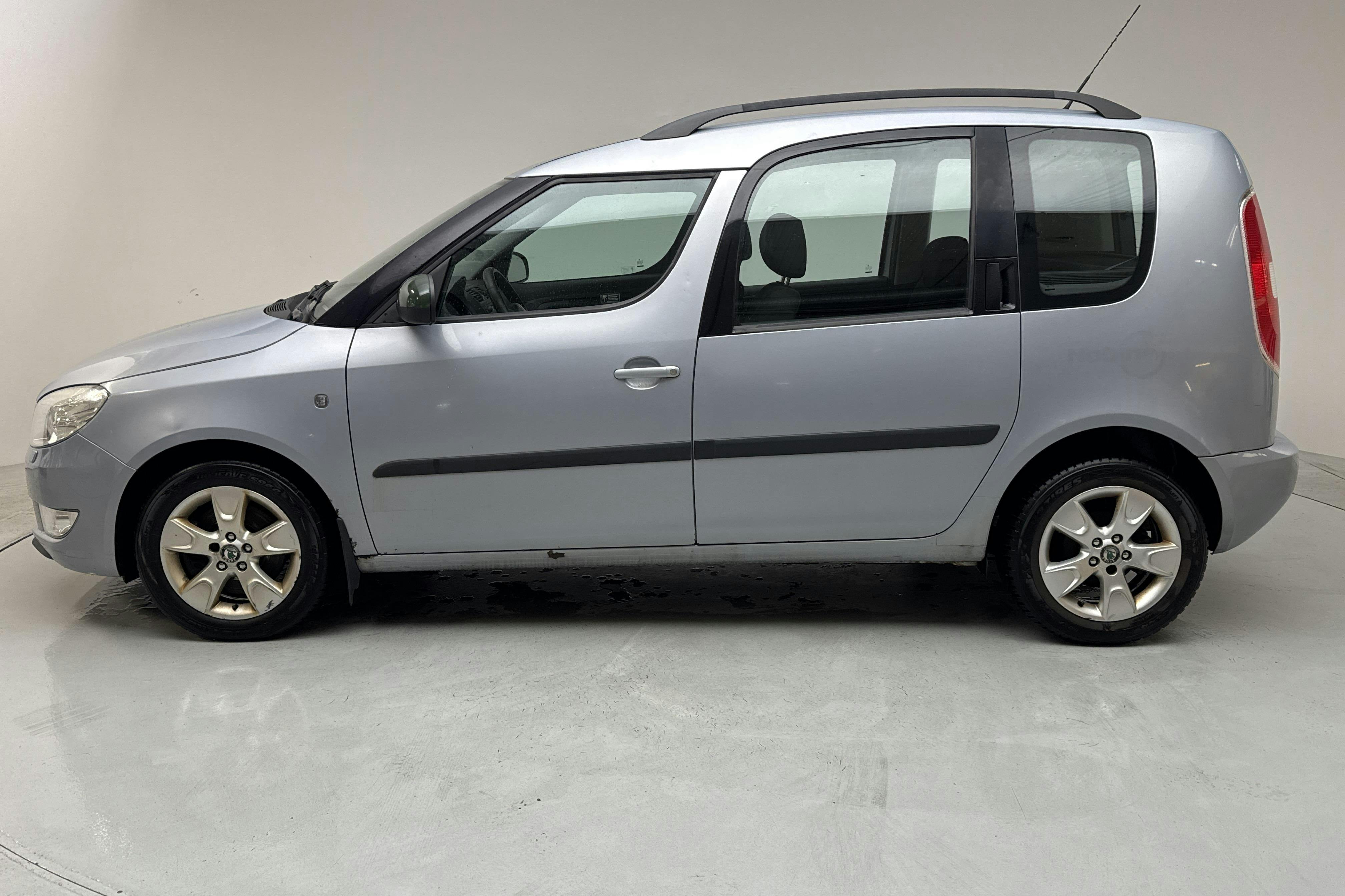 Esitlusfoto 2 aadressil 11: Skoda Roomster 1.6 TDI (90hk) - 258 490 km - Käsitsi - Light Blue - 2011