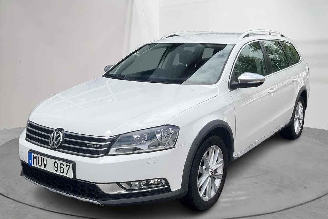Presentationsfoto 1 av 13: VW Passat Alltrack 2.0 TDI BlueMotion Technology 4Motion (170hk) - 7 499 mil - Automat - vit - 2013
