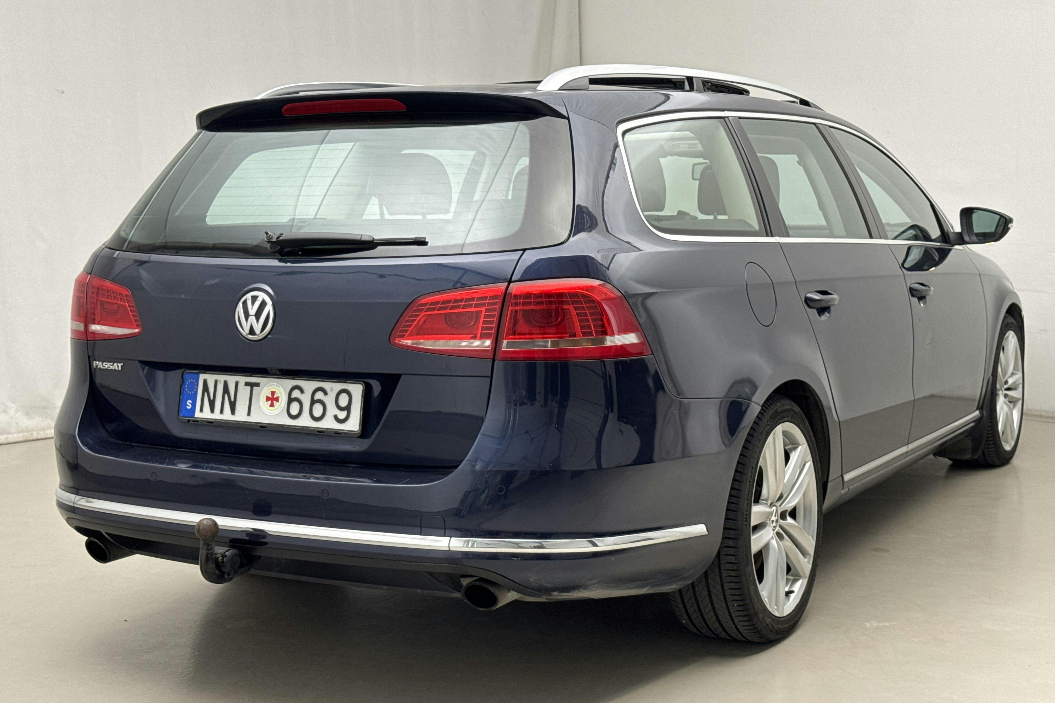 VW Passat 3.6 V6 Variant 4Motion (300hk) - 19 163 mil - Automat - Dark Blue - 2012