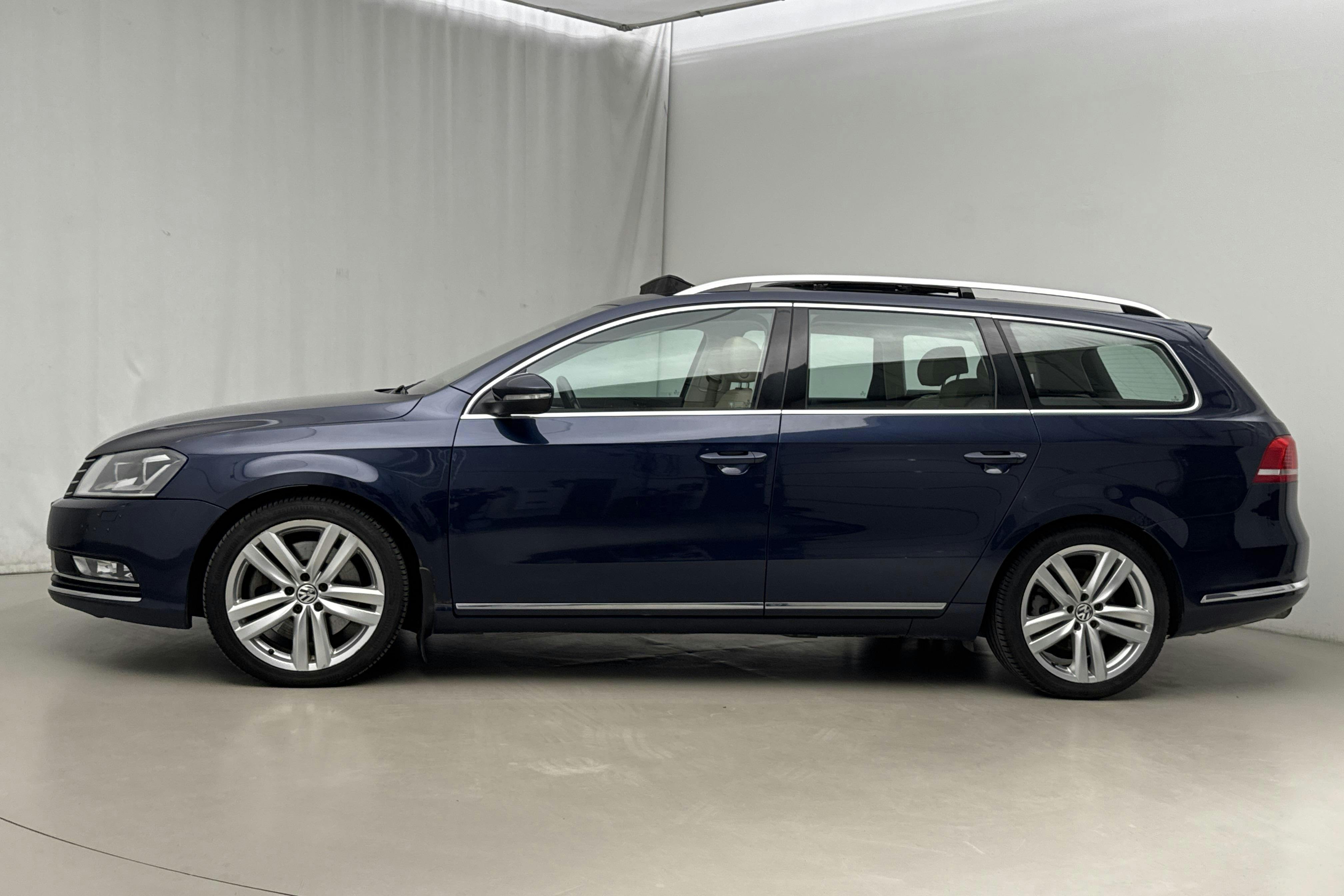 Esitlusfoto 2 aadressil 17: VW Passat 3.6 V6 Variant 4Motion (300hk) - 191 630 km - Automaatne - Dark Blue - 2012