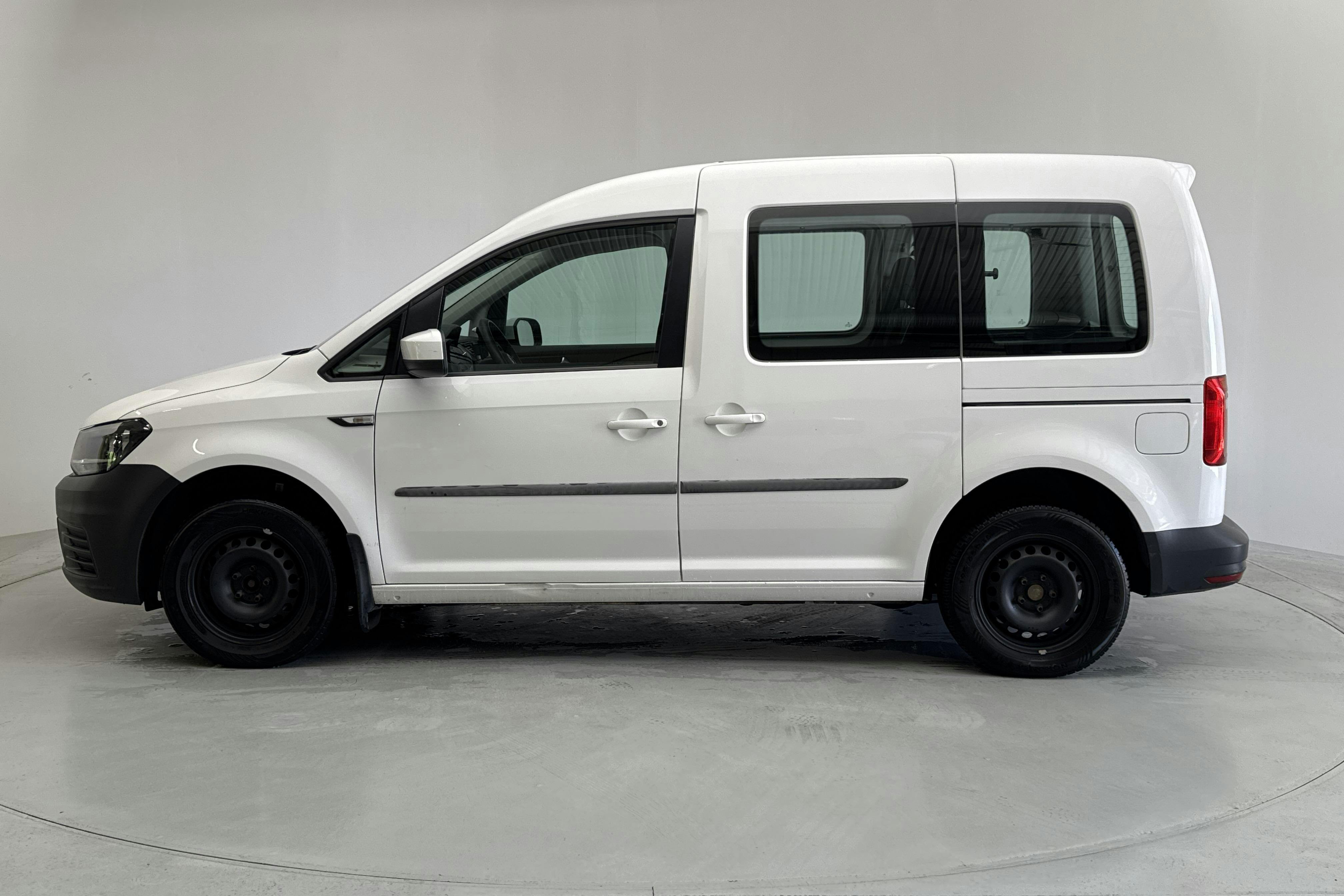 Esitlusfoto 2 aadressil 12: VW Caddy Life 1.4 TGI (110hk) - 118 420 km - Automaatne - valge - 2018