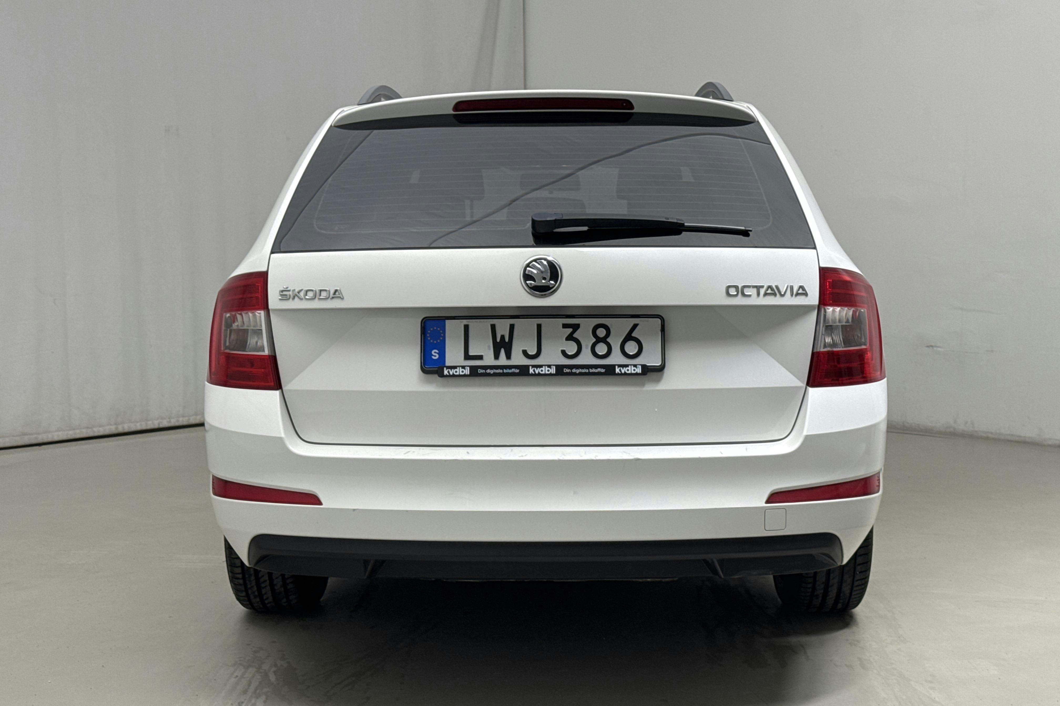 Skoda Octavia III 1.6 TDI GreenLine CR Combi (110hk) - 214 100 km - Automatic - white - 2016