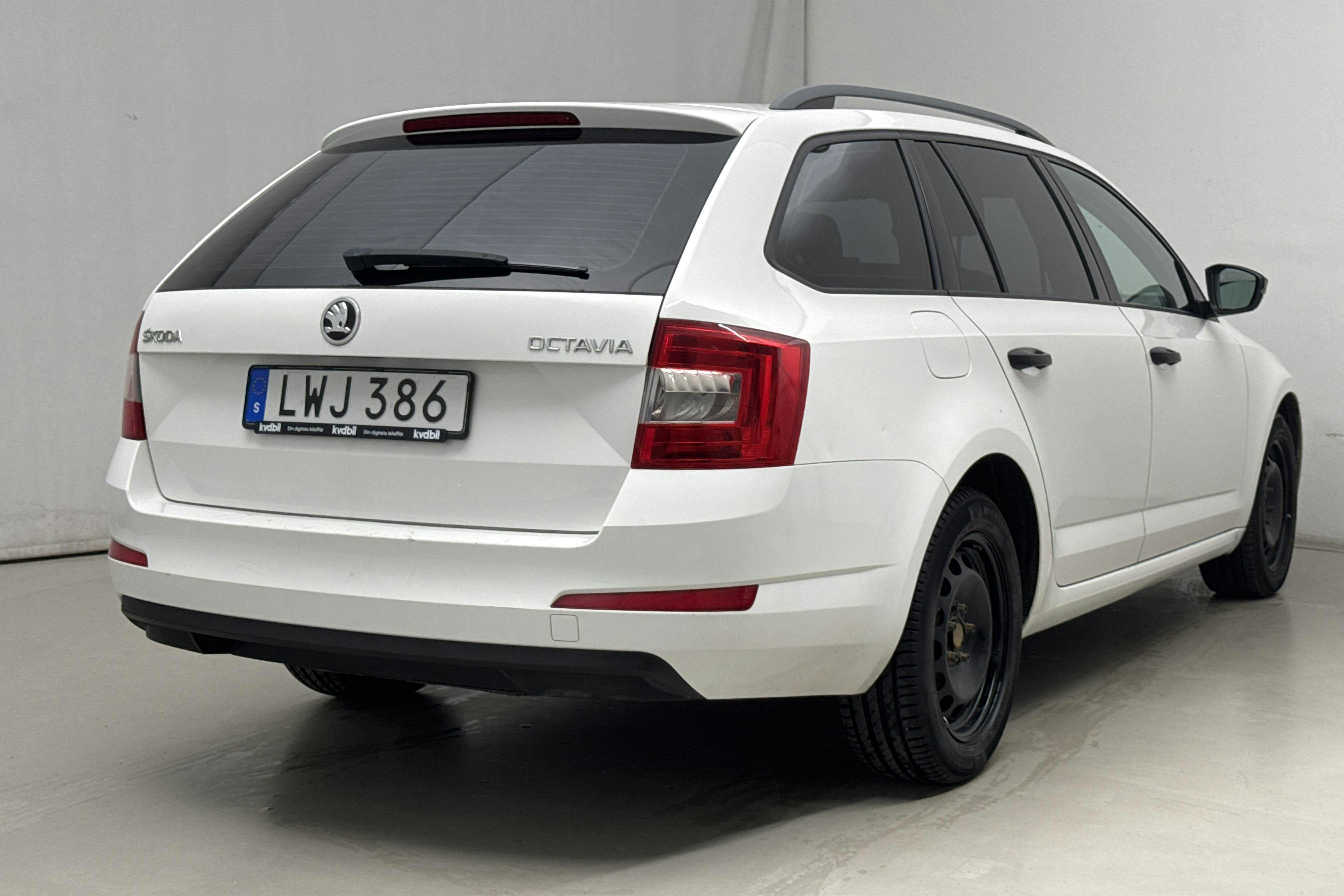 Skoda Octavia III 1.6 TDI GreenLine CR Combi (110hk) - 214 100 km - Automatic - white - 2016