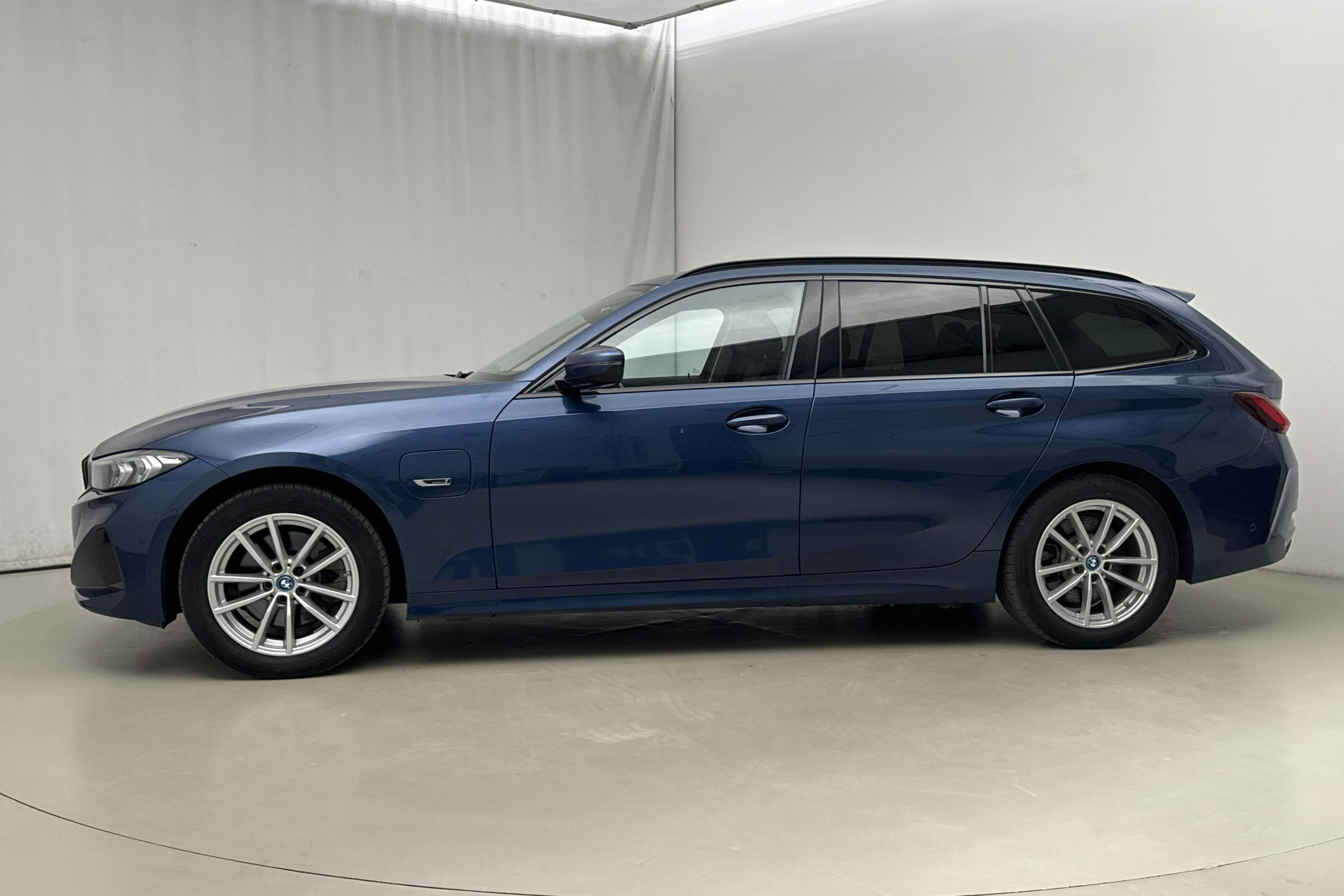Esitlusfoto 2 aadressil 22: BMW 330e xDrive Touring LCI, G21 (292hk) - 103 310 km - Automaatne - sinine - 2023