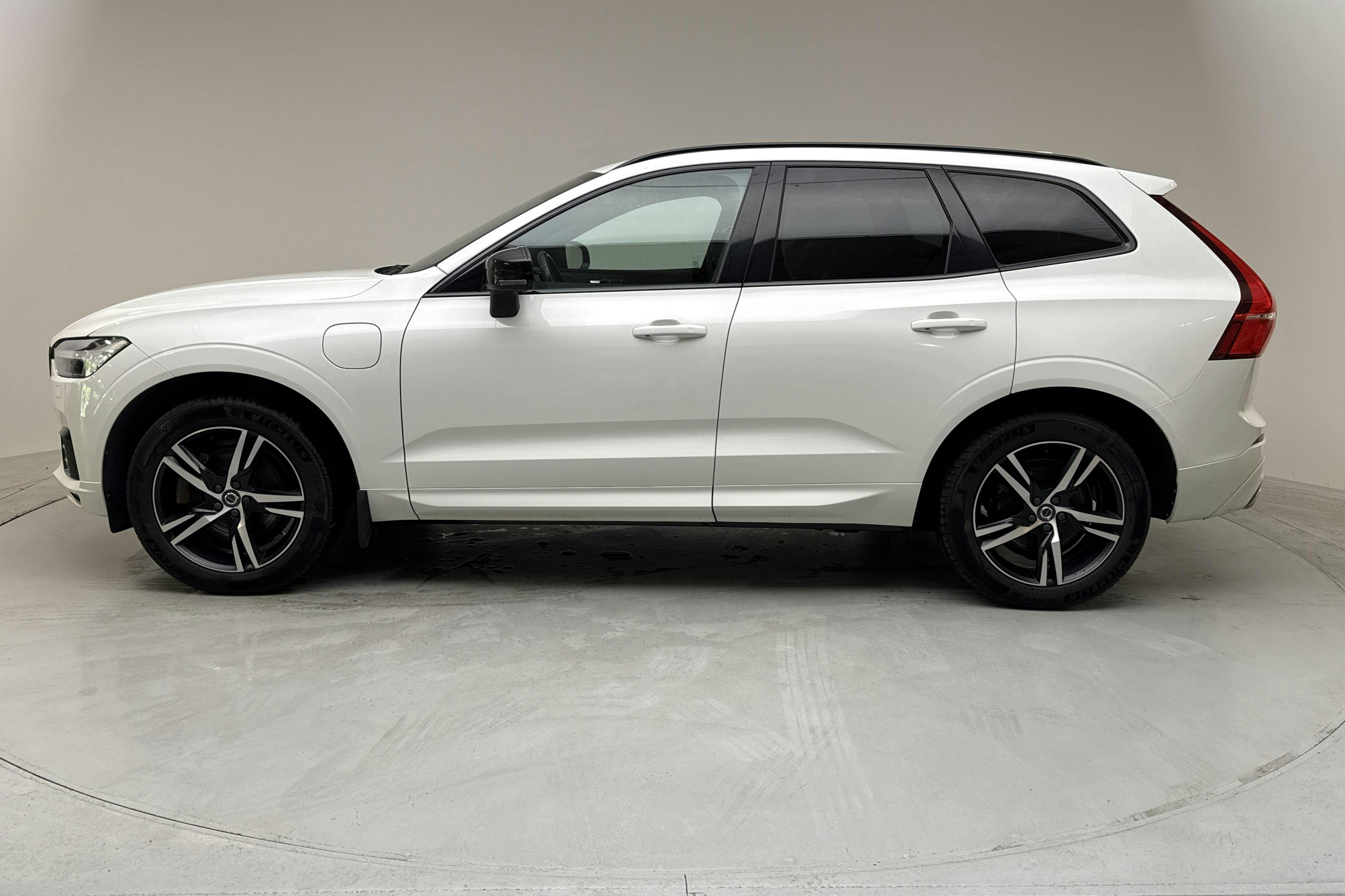 Esittelykuva 2 osoitteesta 18: Volvo XC60 T6 AWD Recharge (340hk) - 148 190 km - Automaattinen - valkoinen - 2021