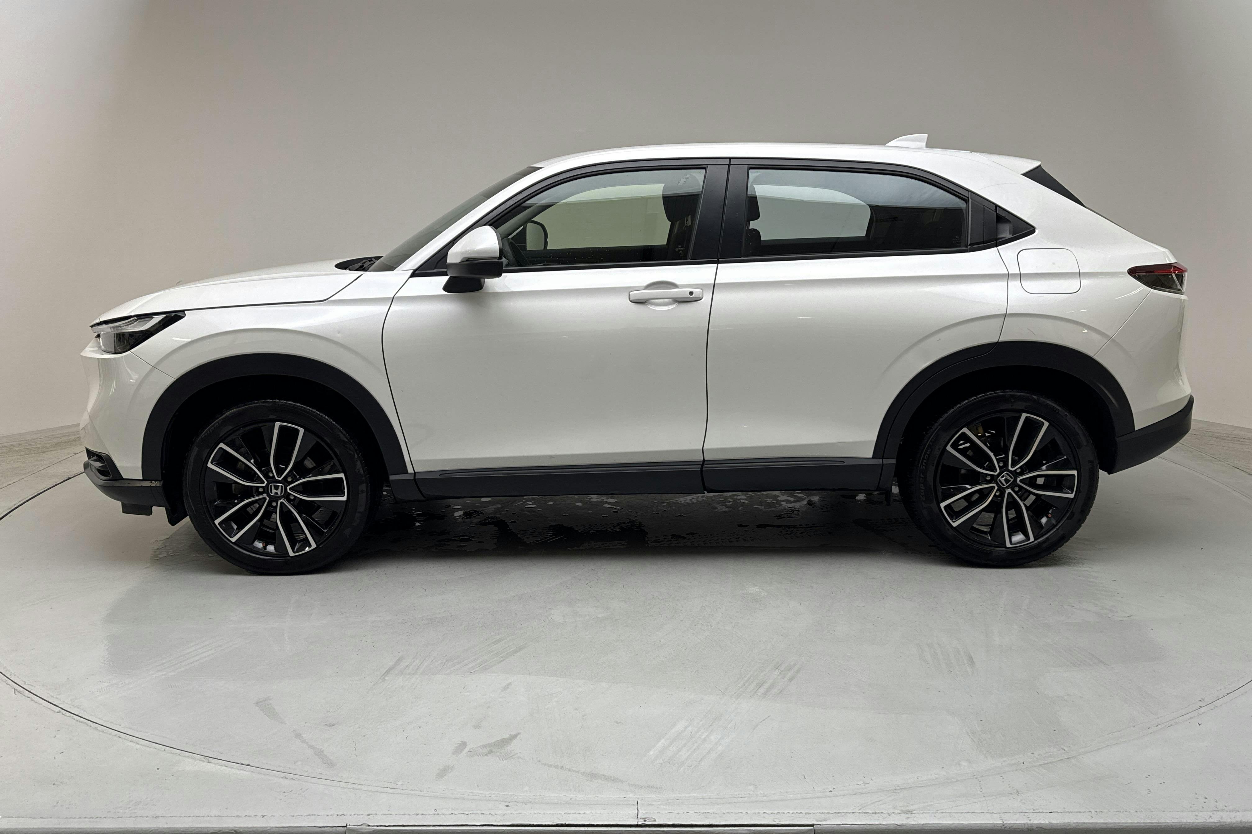 Presentation photo 2 of 14: Honda HR-V 1.5 i-MMD (131hk) - 60 110 km - Automatic - white - 2022