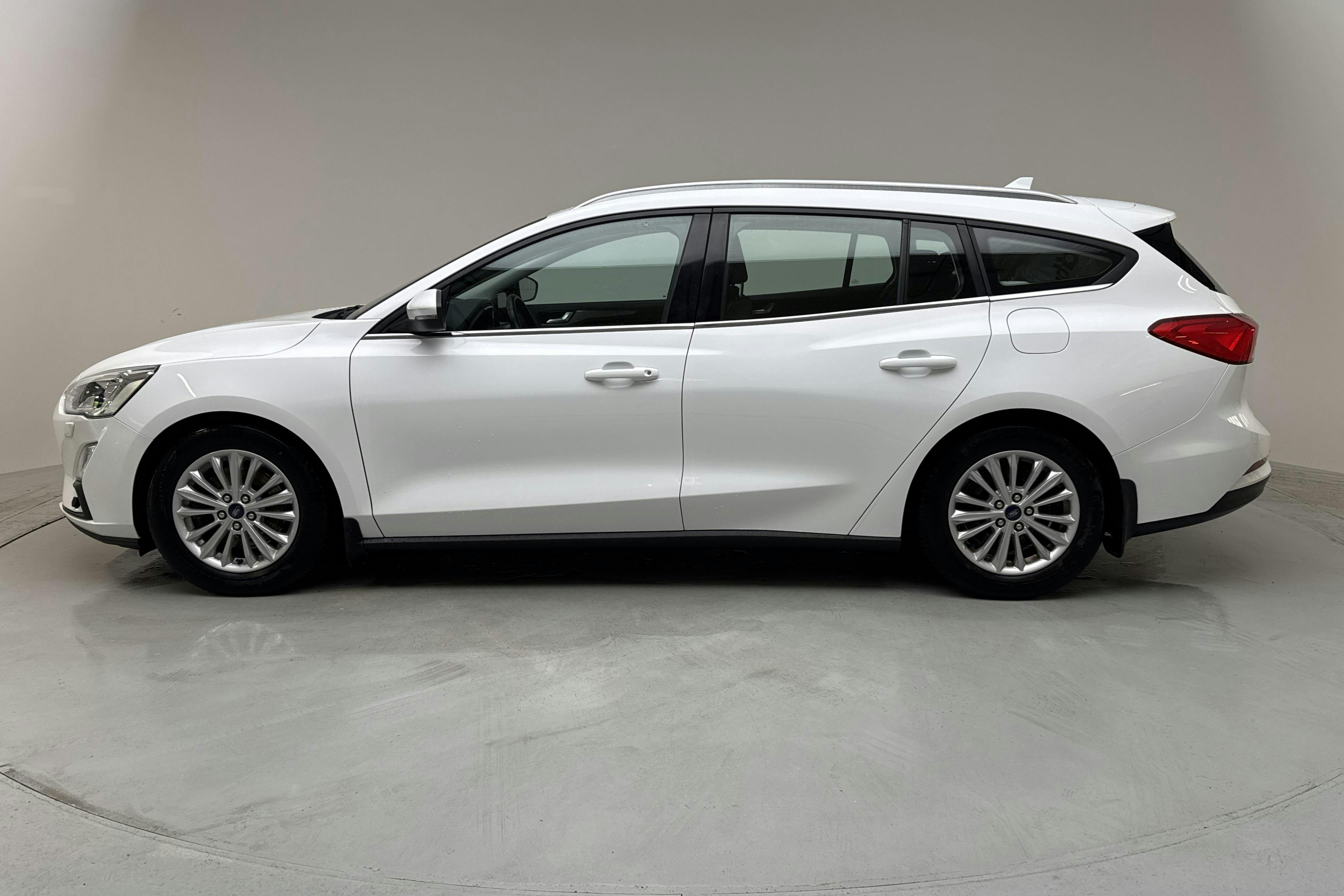 Presentationsfoto 2 av 11: Ford Focus 1.5 TDCi Kombi (120hk) - 10 651 mil - Manuell - vit - 2019