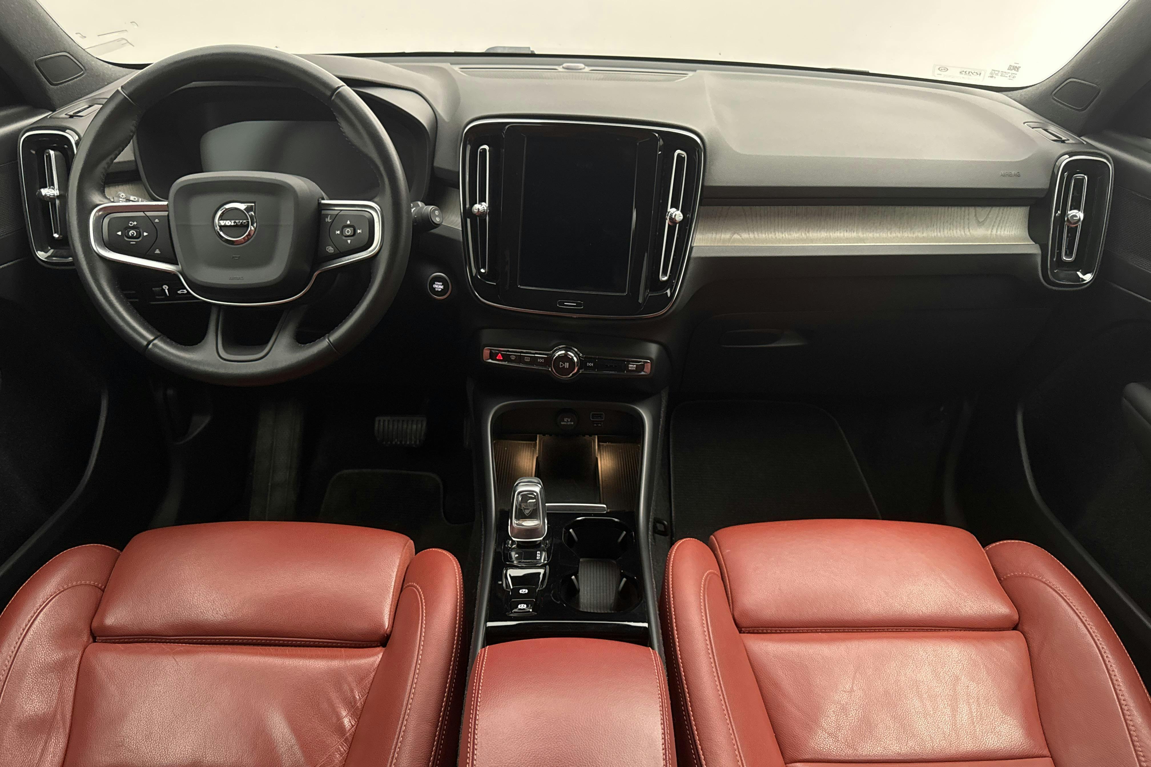 Volvo XC40 T5 2WD Twin Engine (262hk) - 104 140 km - Automaatne - must - 2020