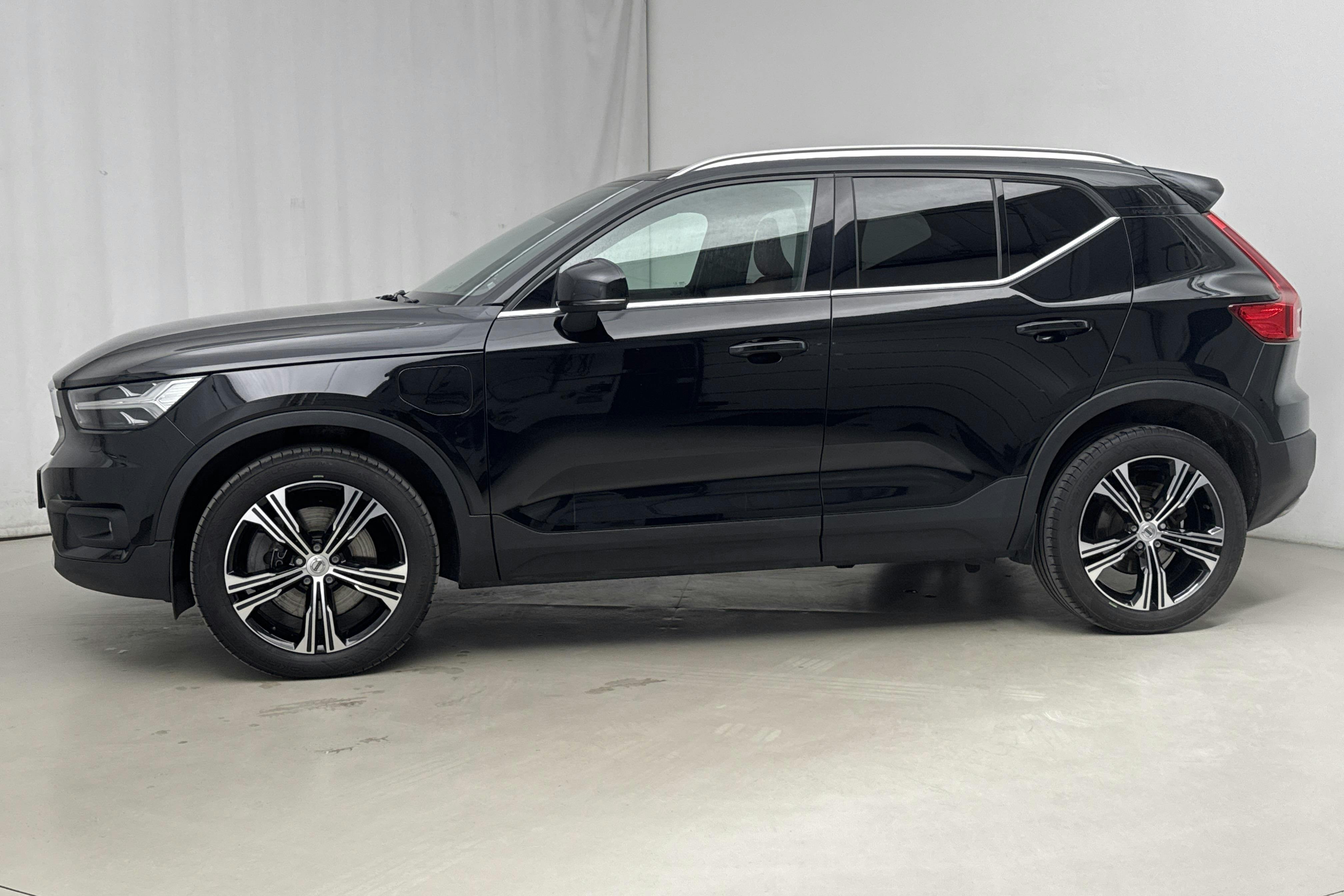 Esitlusfoto 2 aadressil 21: Volvo XC40 T5 2WD Twin Engine (262hk) - 104 140 km - Automaatne - must - 2020