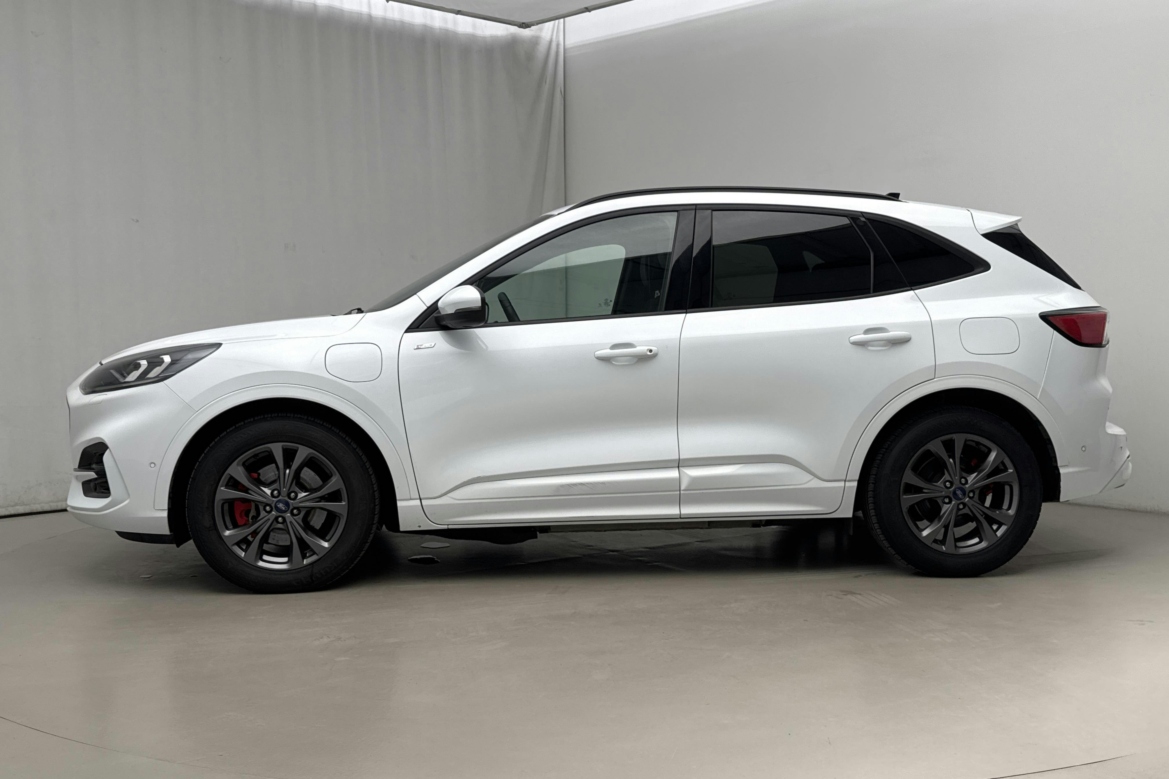 Esitlusfoto 2 aadressil 19: Ford Kuga 2.5 PHEV (225hk) - 97 410 km - Automaatne - valge - 2020
