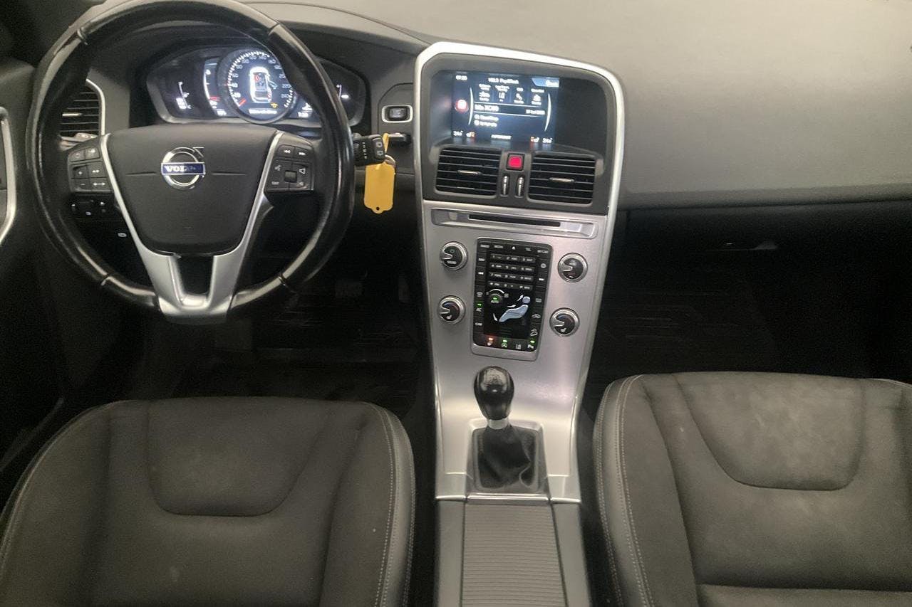 Volvo XC60 D4 AWD (190hk) - 173 060 km - Käsitsi - valge - 2017