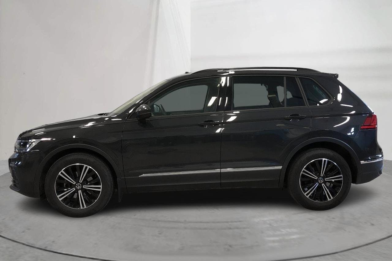 Esitlusfoto 2 aadressil 15: VW Tiguan 1.5 TSI (150hk) - 83 440 km - Automaatne - hall - 2023