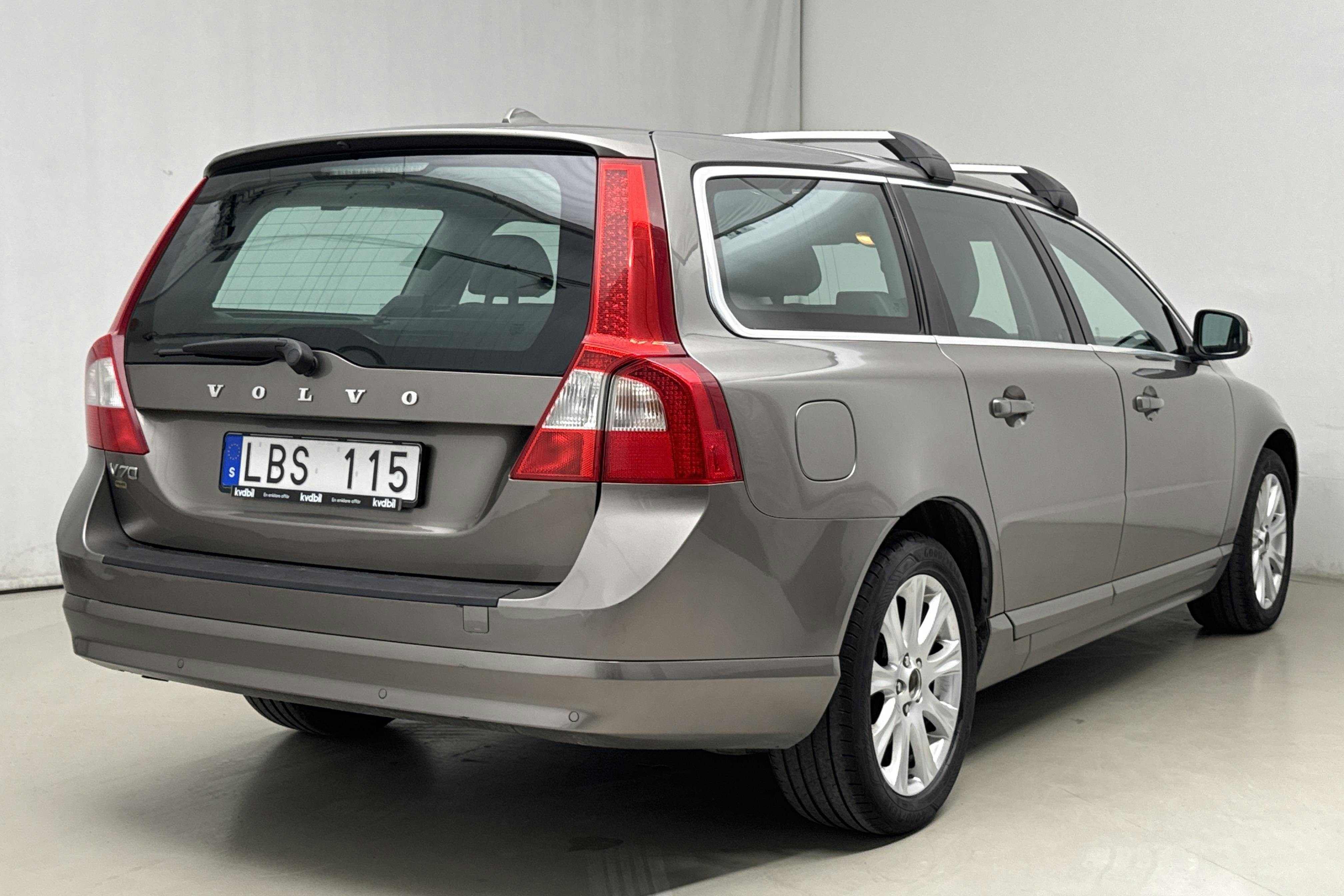 Volvo V70 II 2.0F (145hk) - 267 640 km - Käsitsi - hall - 2011