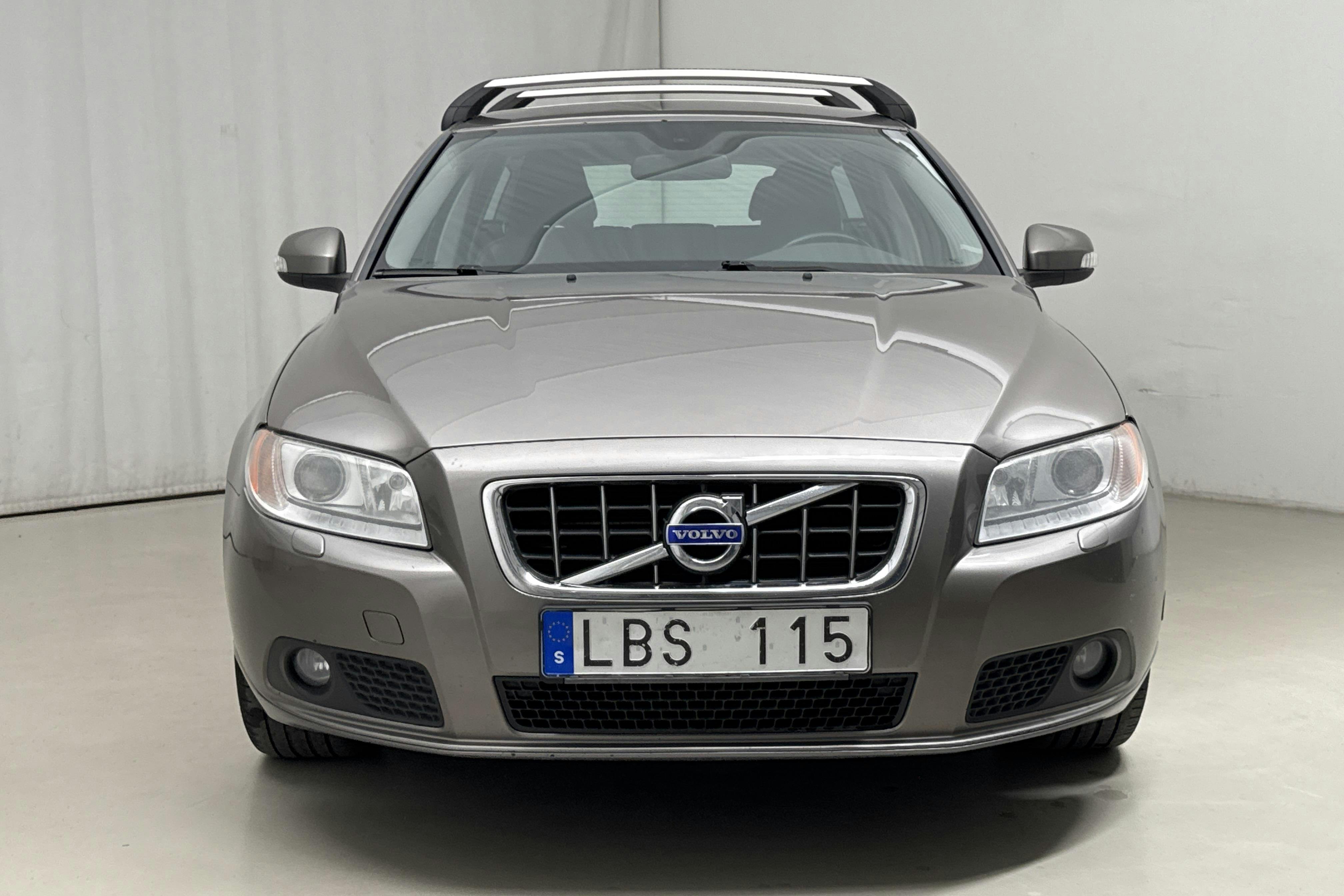 Volvo V70 II 2.0F (145hk) - 267 640 km - Käsitsi - hall - 2011