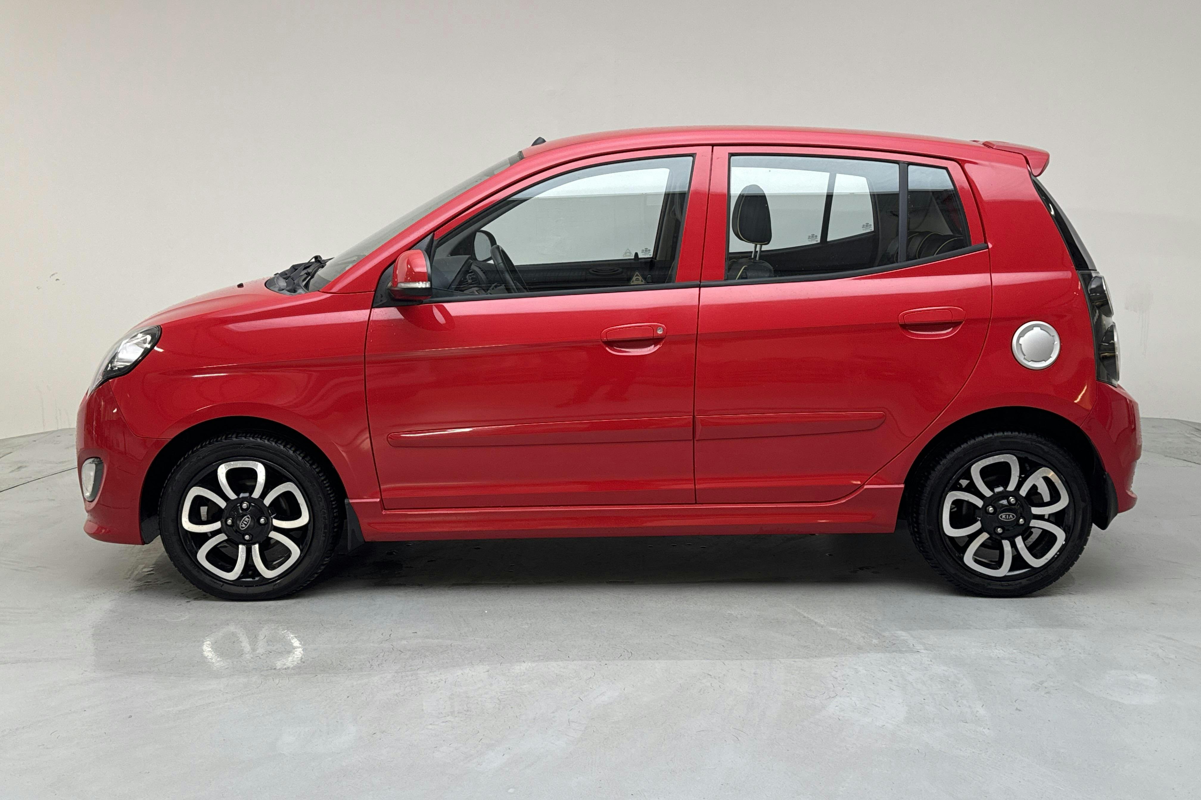 Presentationsfoto 2 av 12: KIA Picanto 1.1 (65hk) - 6 391 mil - Manuell - röd - 2010