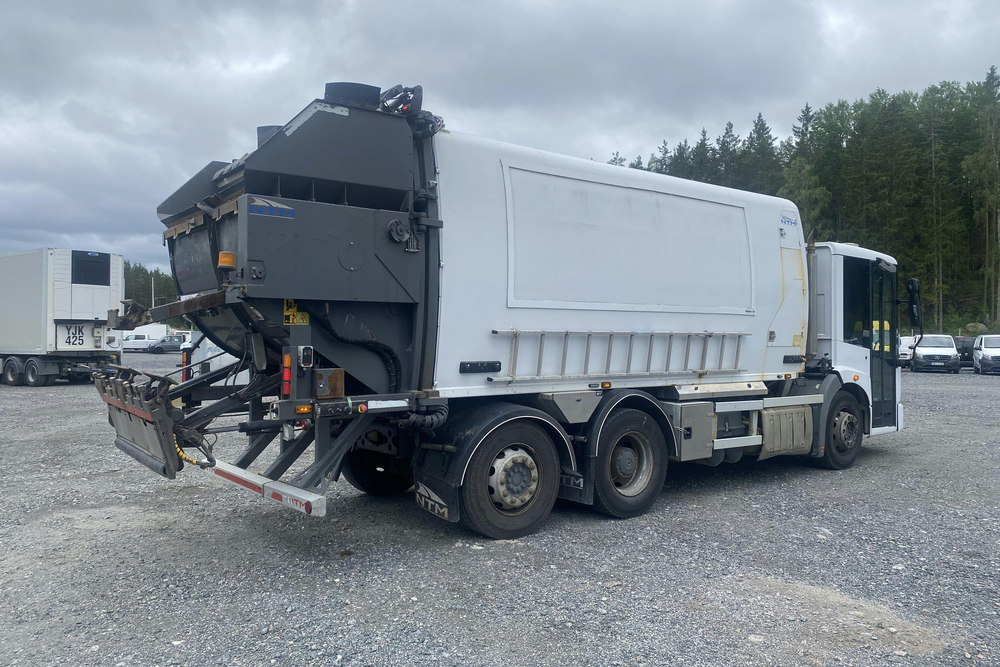 MERCEDES ECONIC - 146 020 km - Automatic - white - 2017