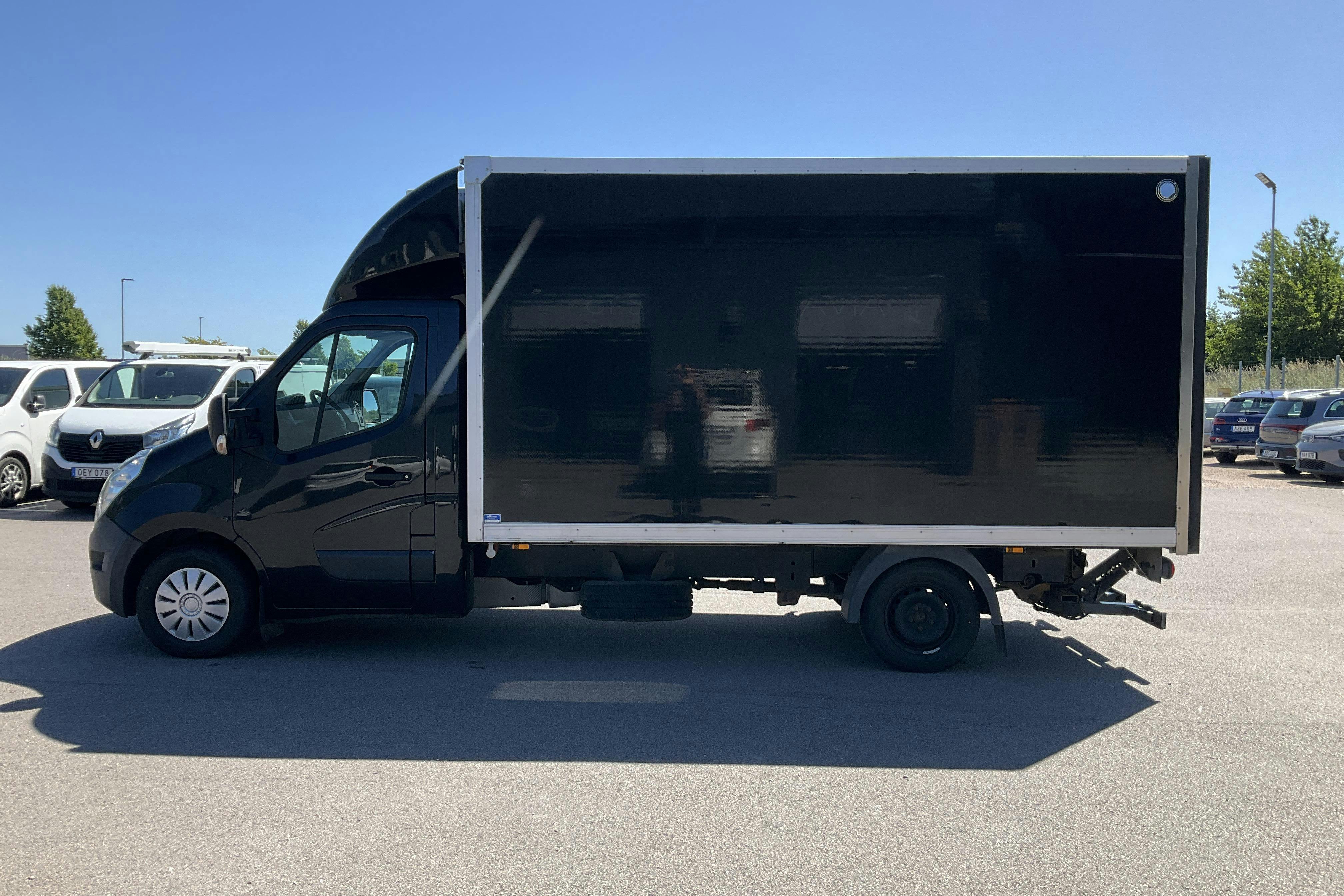 Presentation photo 2 of 16: Renault Master 2.3 dCi Volymskåp 2WD (150hk) - 287 600 km - Manual - black - 2013