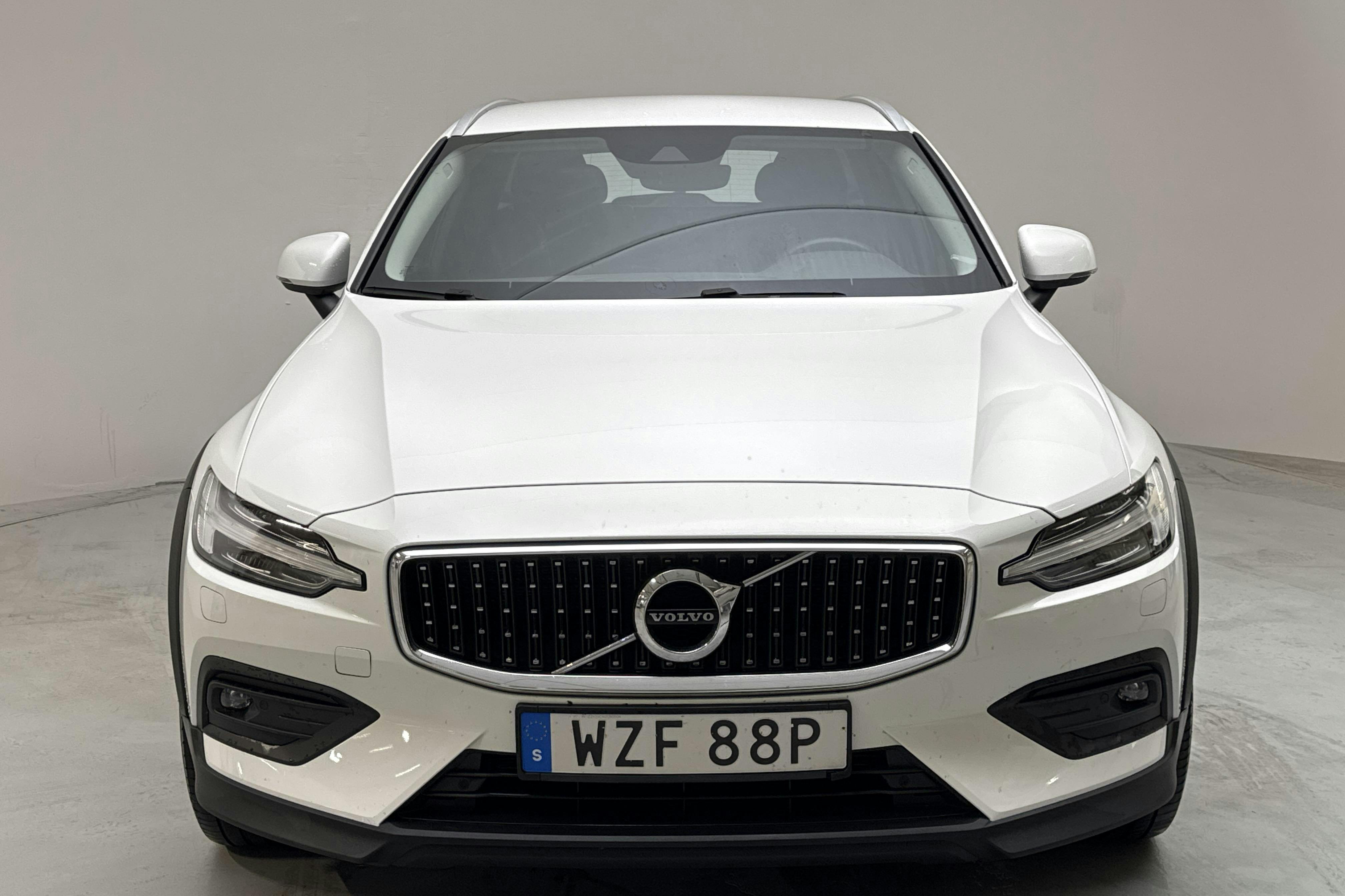 Volvo V60 B4 Cross Country AWD Mildhybrid, Diesel (197hk) - 62 410 km - Automaatne - valge - 2022