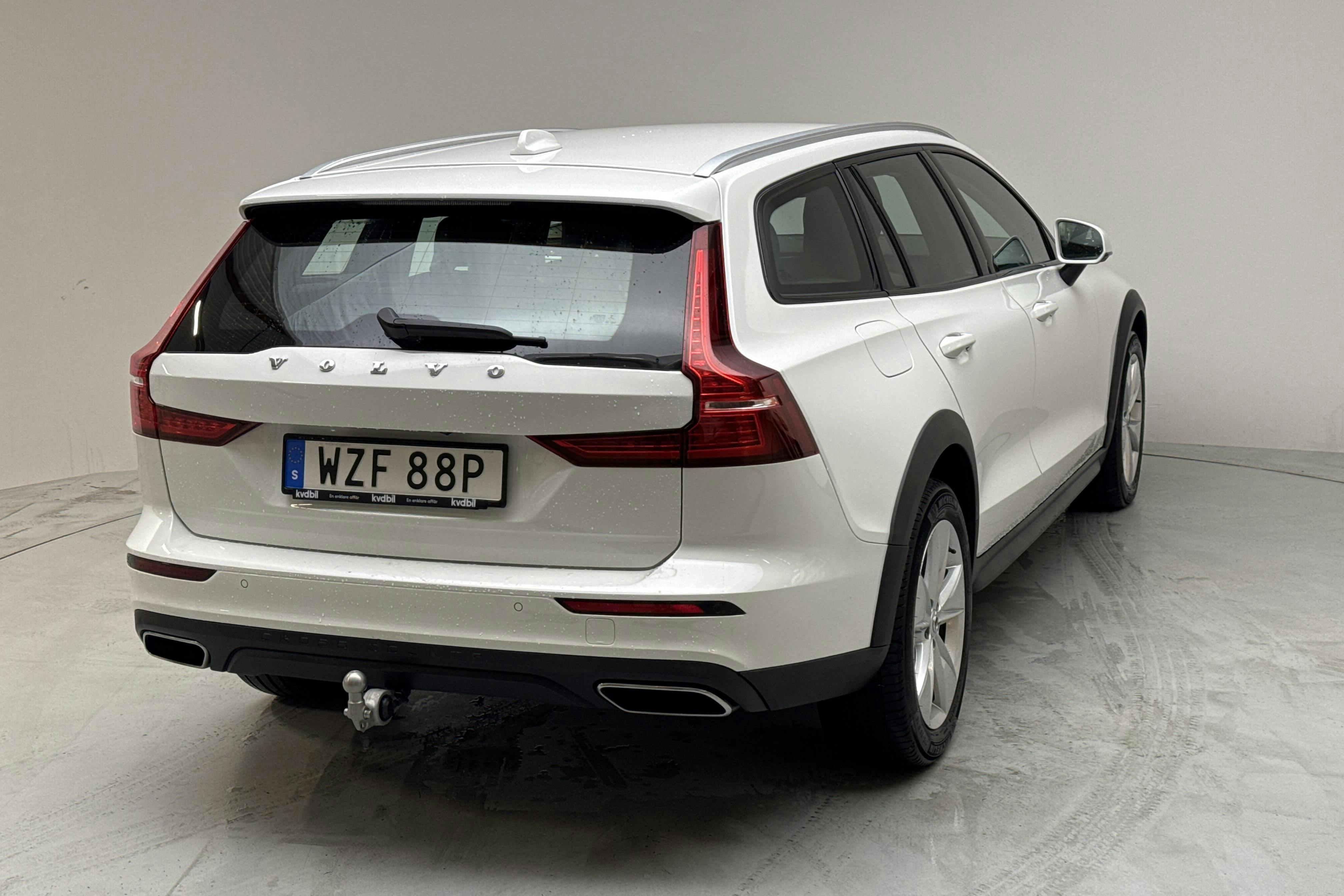 Volvo V60 B4 Cross Country AWD Mildhybrid, Diesel (197hk) - 62 410 km - Automaatne - valge - 2022