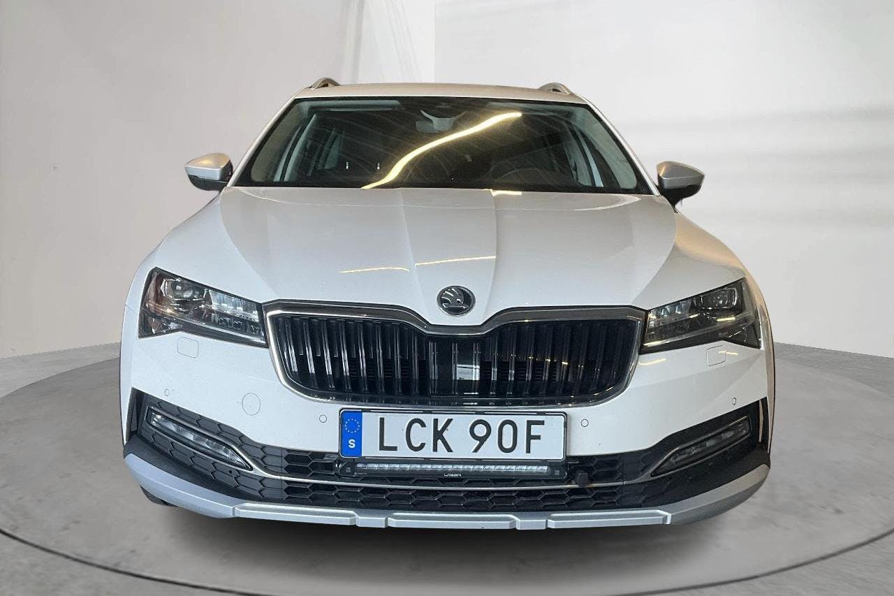 Skoda Superb 2.0 TDI 4x4 Kombi (190hk) - 18 818 mil - Automat - vit - 2020