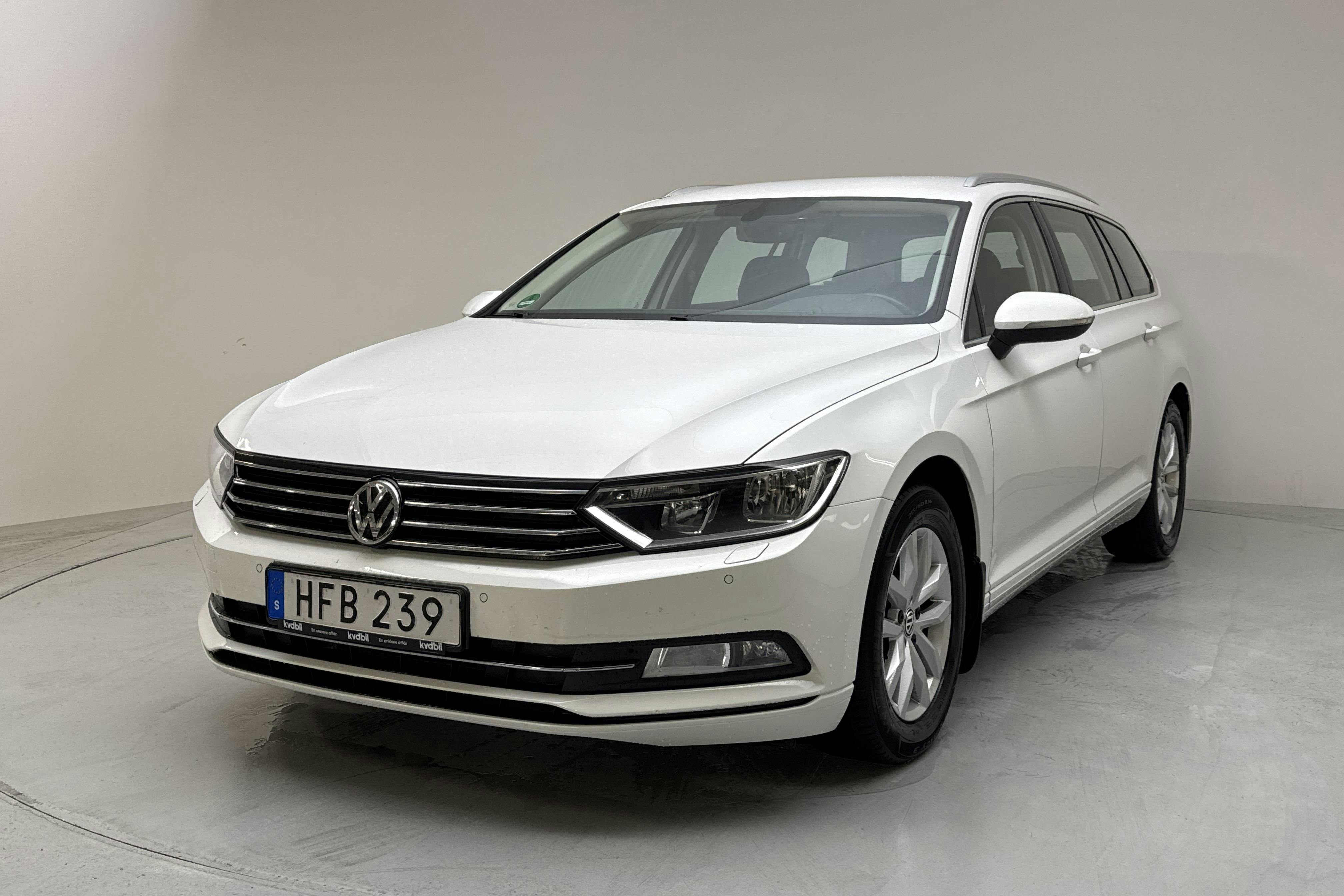 VW Passat 1.5 TSI Sportscombi (150hk) - 97 950 km - Manual - white - 2019