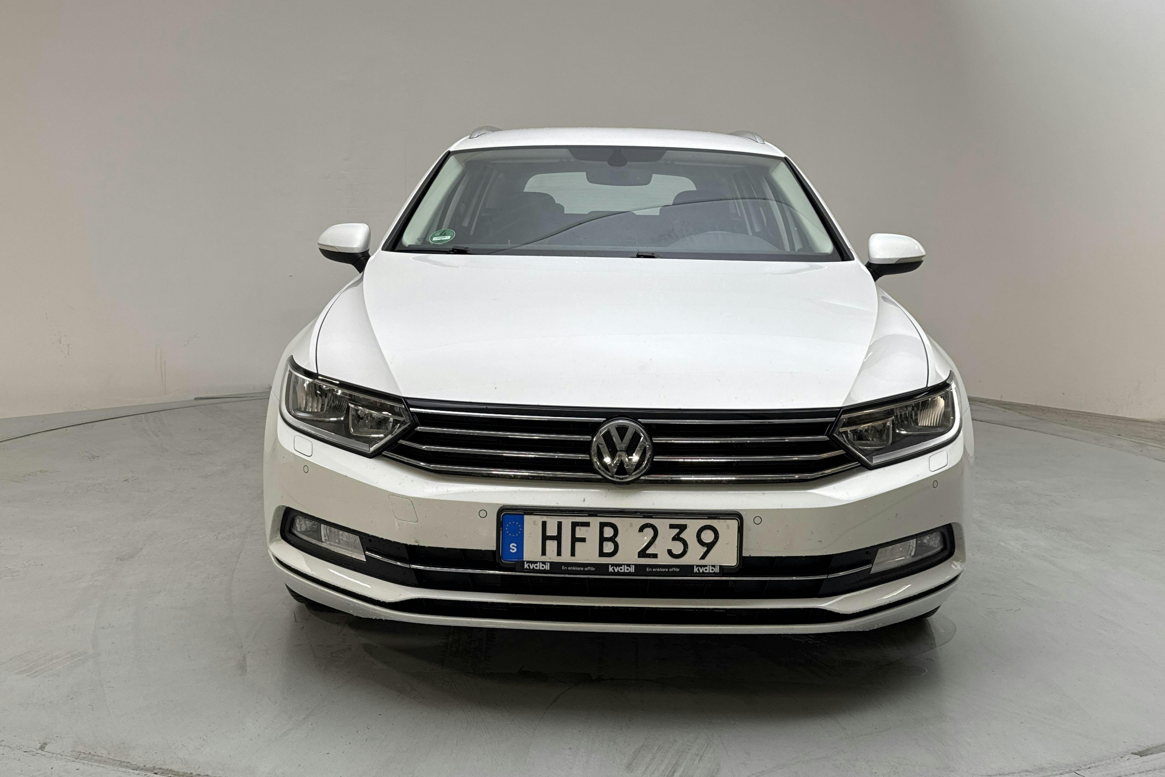 VW Passat 1.5 TSI Sportscombi (150hk) - 9 795 mil - Manuell - vit - 2019