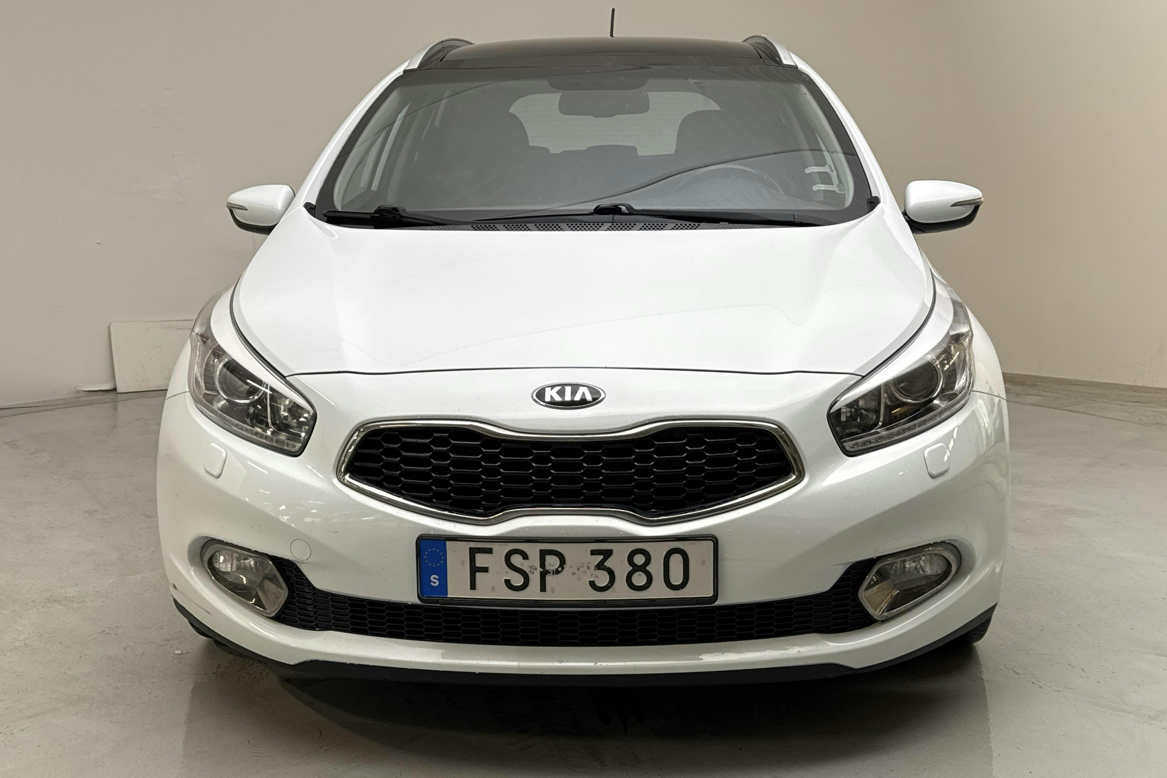 KIA Cee'd 1.6 CRDi SW (128hk) - 12 663 mil - Manuell - vit - 2015