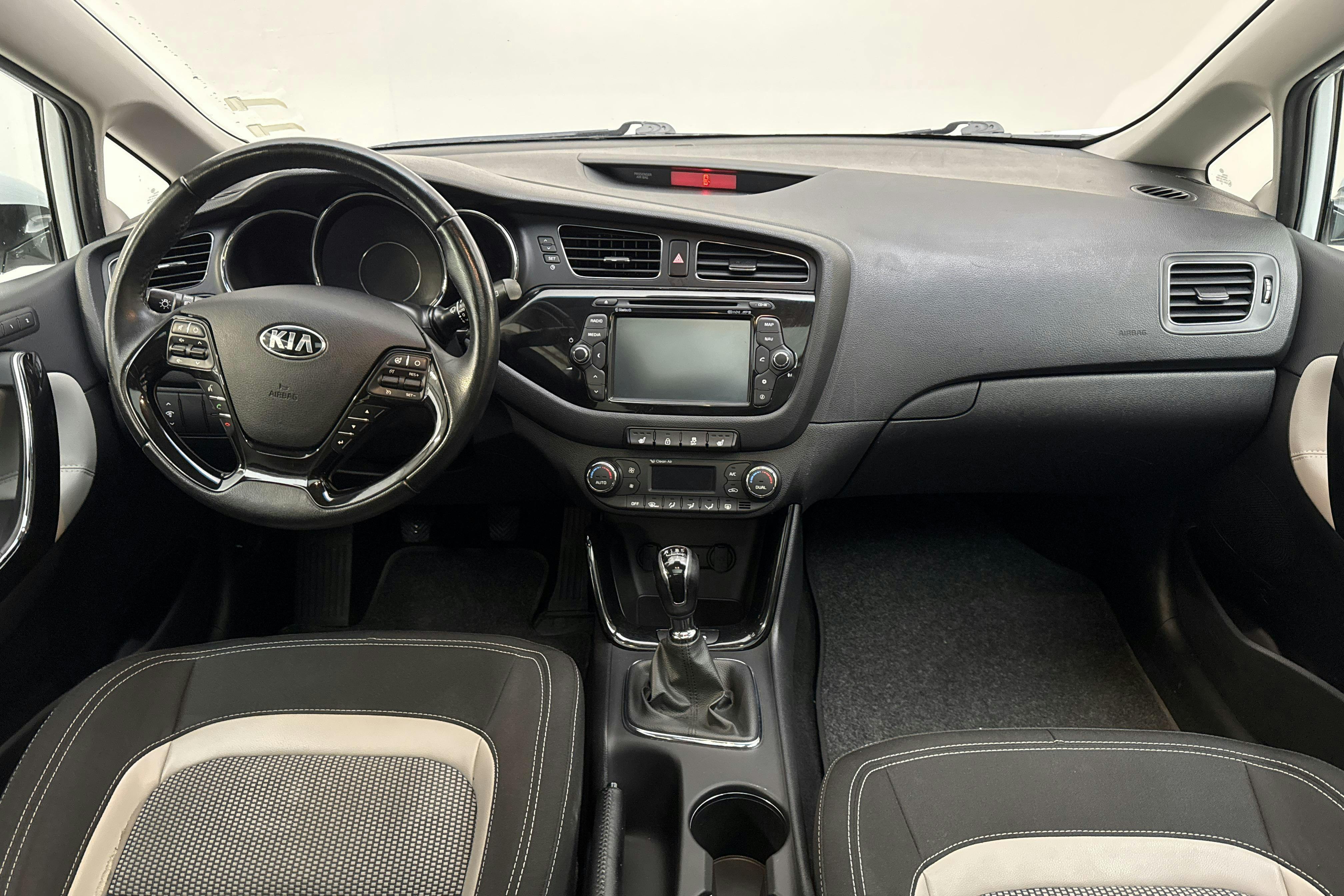 KIA Cee'd 1.6 CRDi SW (128hk) - 12 663 mil - Manuell - vit - 2015