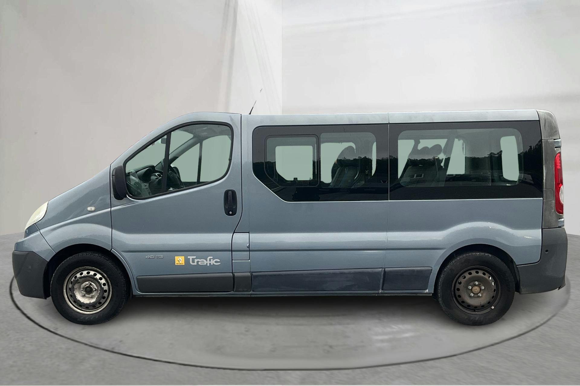 Presentationsfoto 2 av 14: Renault Trafic 2.0 dCi Buss (115hk) - 17 058 mil - Manuell - blå - 2011