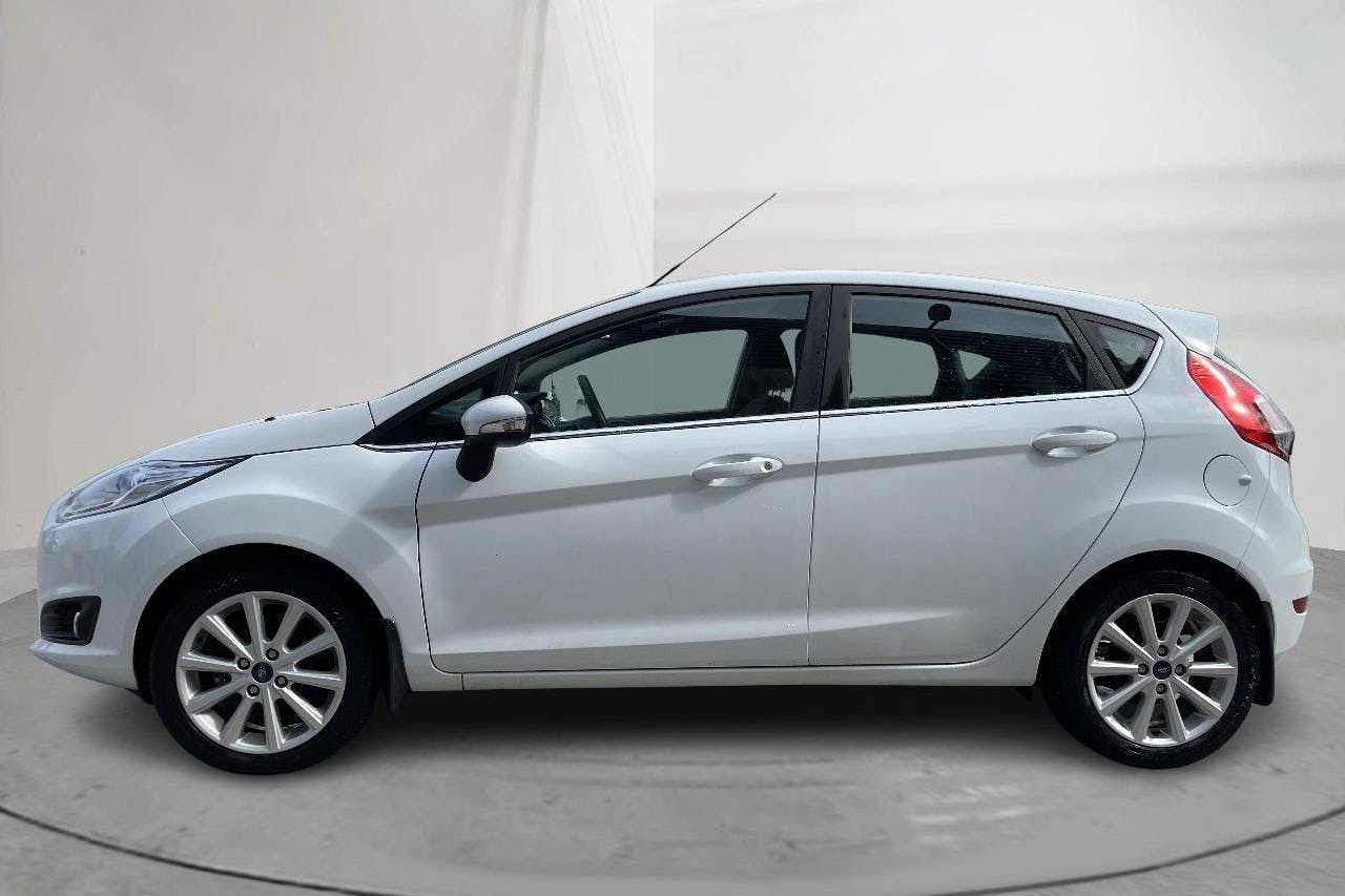Esitlusfoto 2 aadressil 13: Ford Fiesta 1.0T EcoBoost 5dr (100hk) - 82 020 km - Käsitsi - valge - 2016