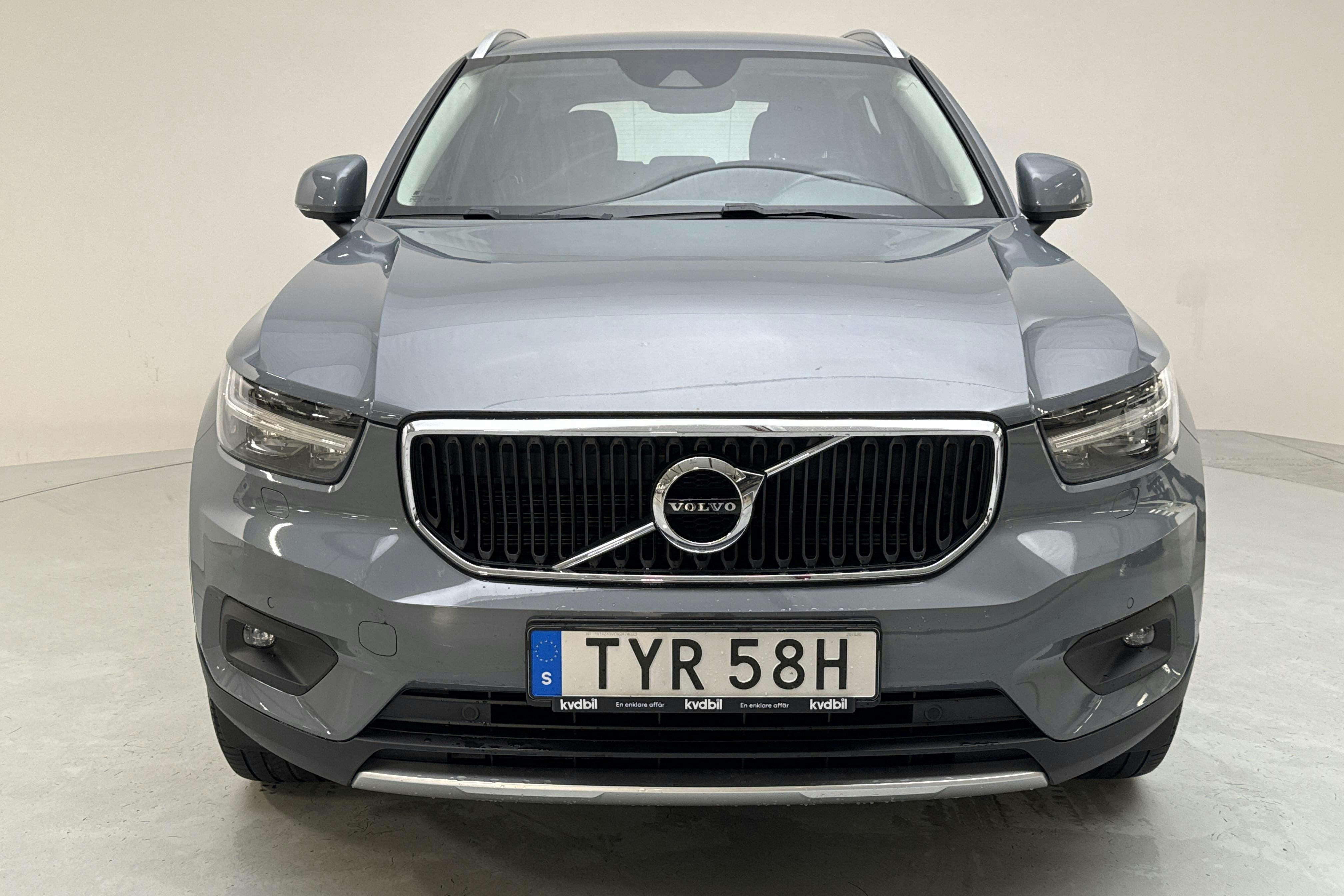 Volvo XC40 B4 2WD (197hk) - 6 915 mil - Automat - grå - 2021