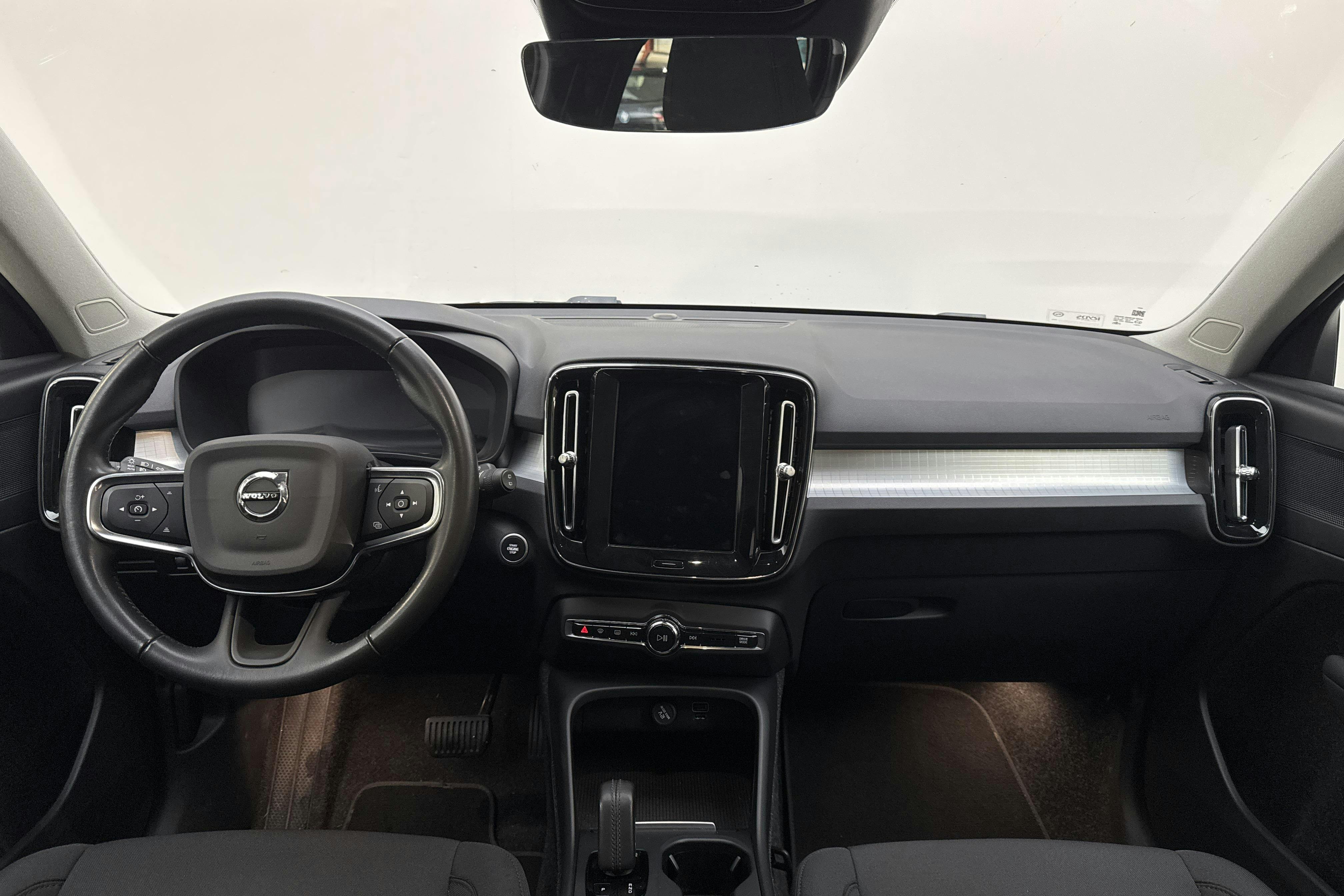 Volvo XC40 B4 2WD (197hk) - 6 915 mil - Automat - grå - 2021