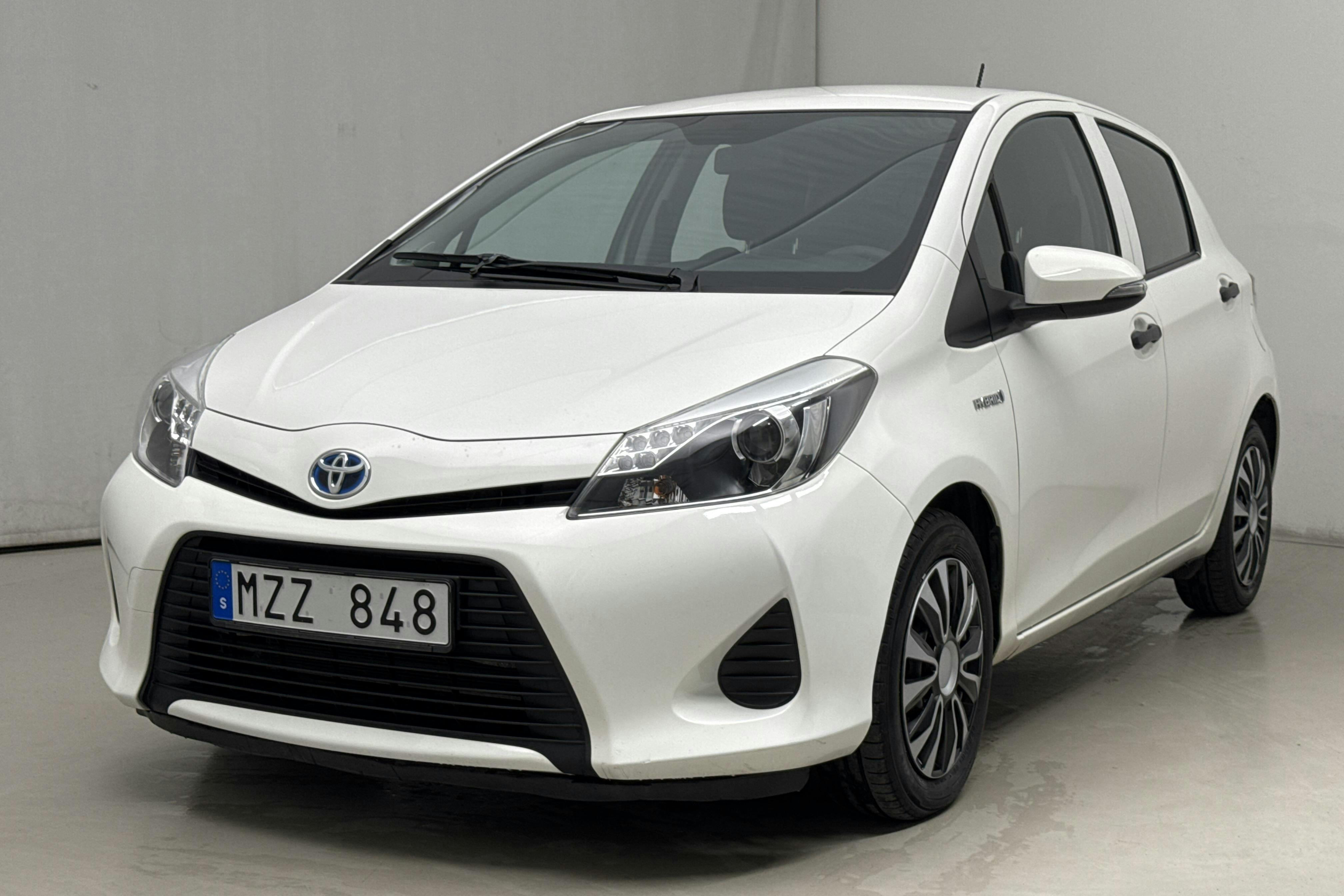 Toyota Yaris 1.5 HSD 5dr (75hk) - 13 053 mil - Automat - vit - 2012