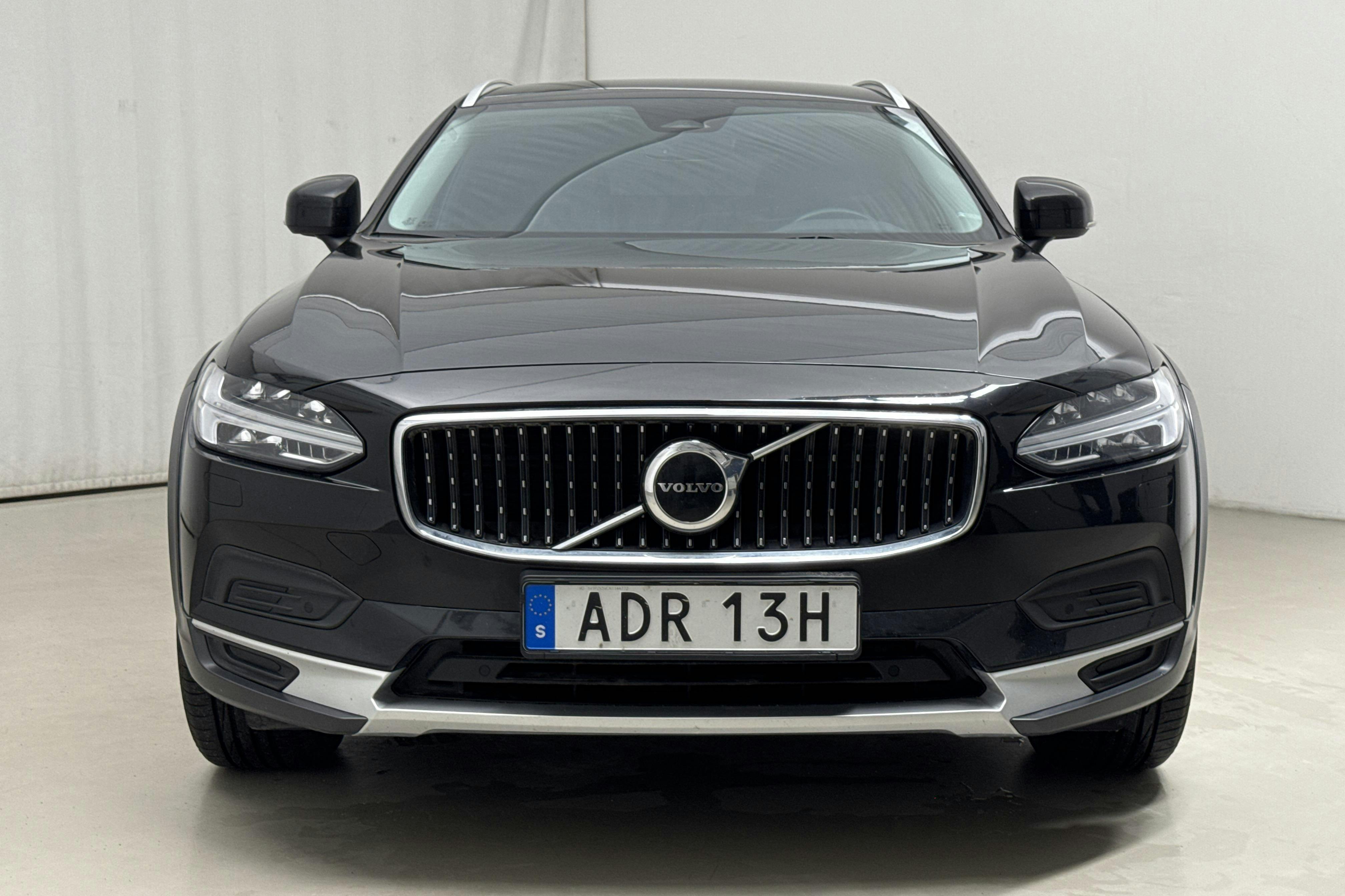 Volvo V90 B4 Cross Country AWD Mildhybrid, Diesel (197hk) - 127 040 km - Automaatne - must - 2022