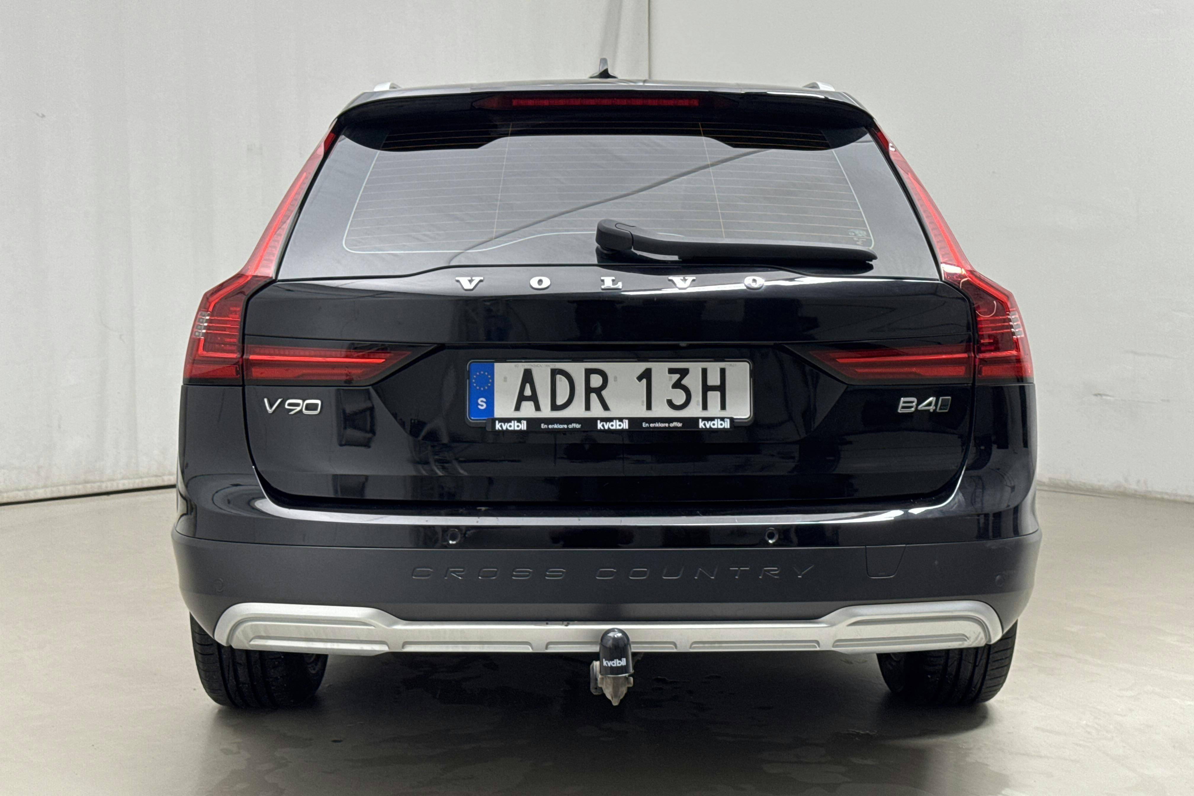 Volvo V90 B4 Cross Country AWD Mildhybrid, Diesel (197hk) - 127 040 km - Automaatne - must - 2022