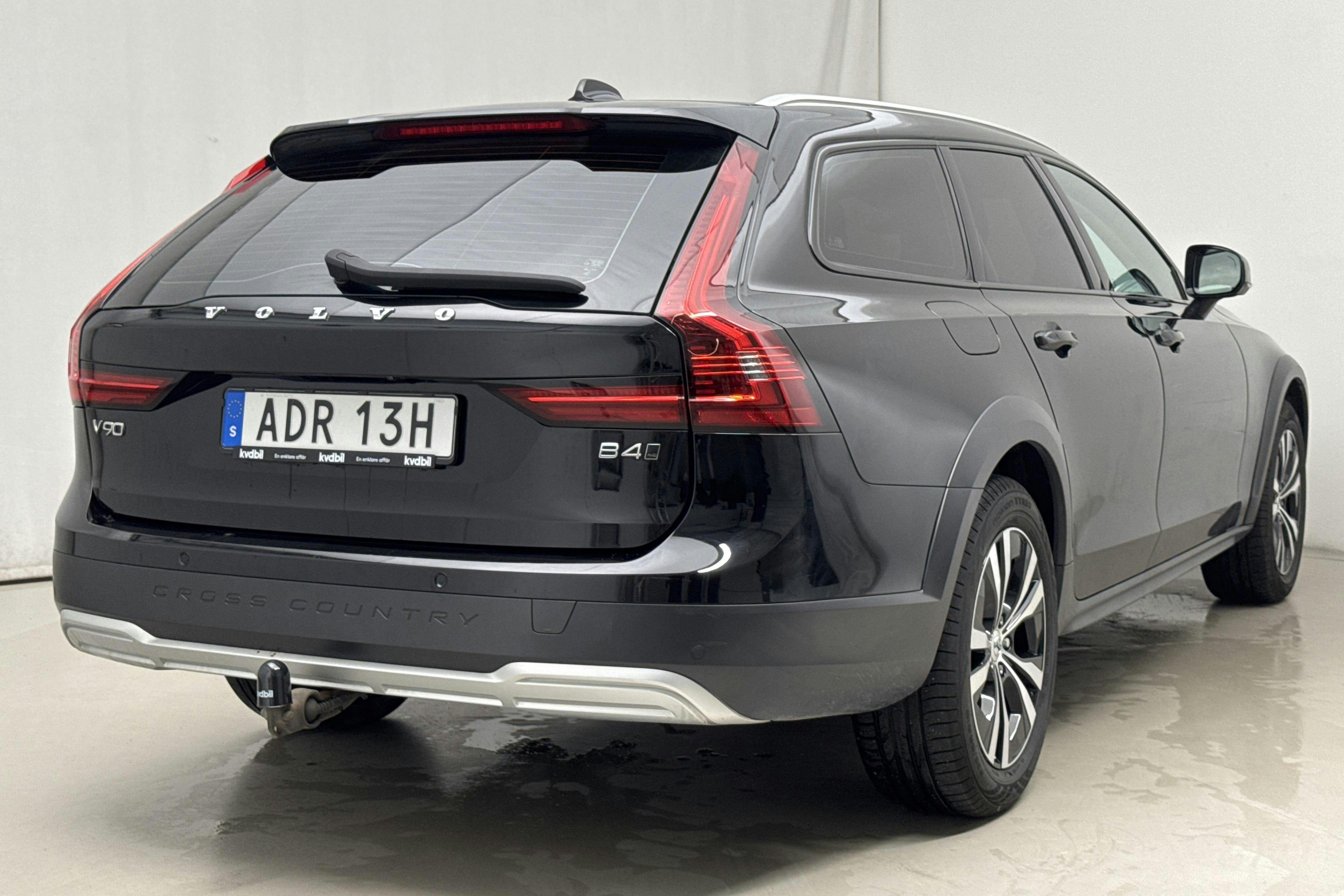 Volvo V90 B4 Cross Country AWD Mildhybrid, Diesel (197hk) - 127 040 km - Automaatne - must - 2022
