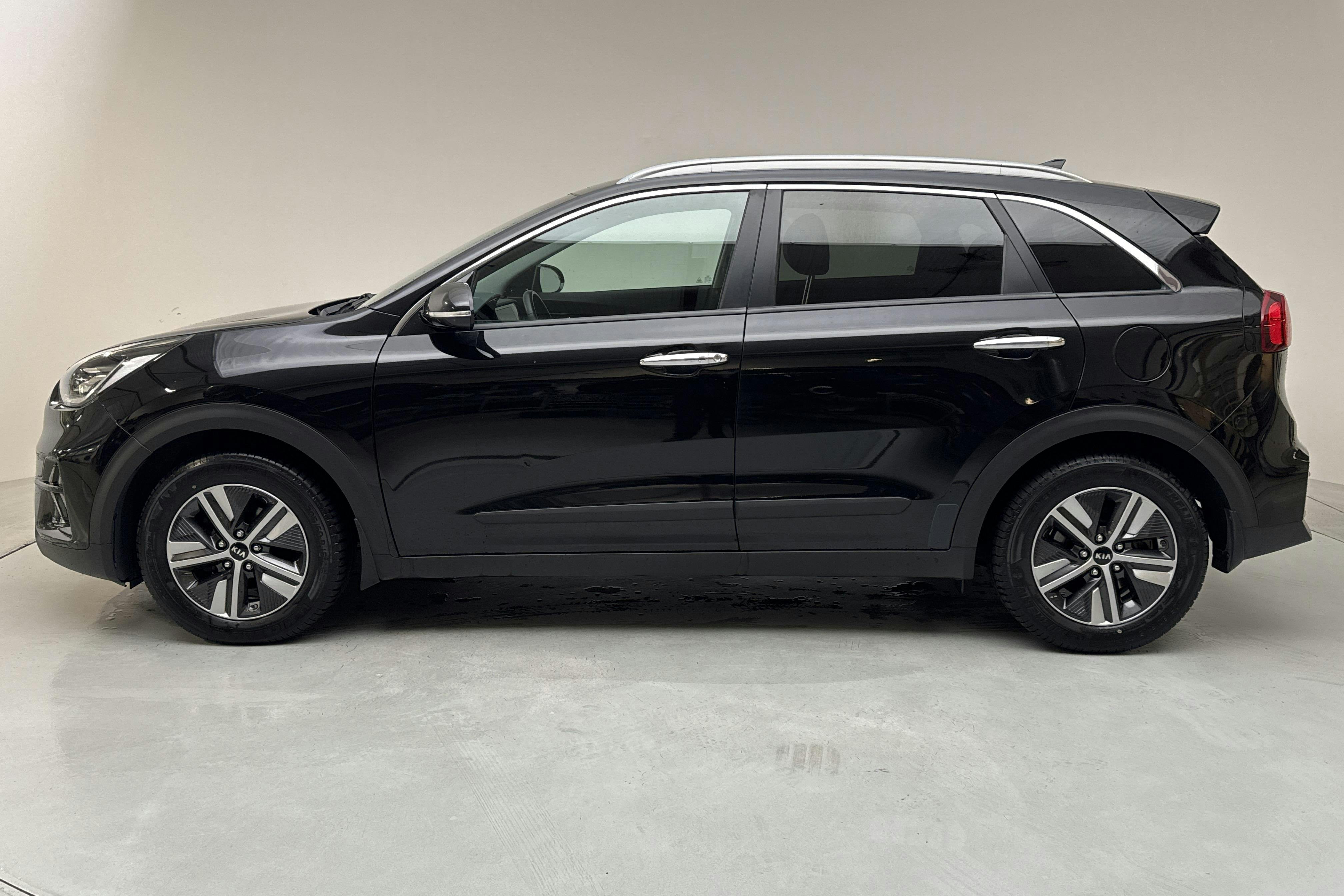 Presentation photo 2 of 14: KIA Niro Hybrid 1.6 (141hk) - 138 120 km - Automatic - black - 2020