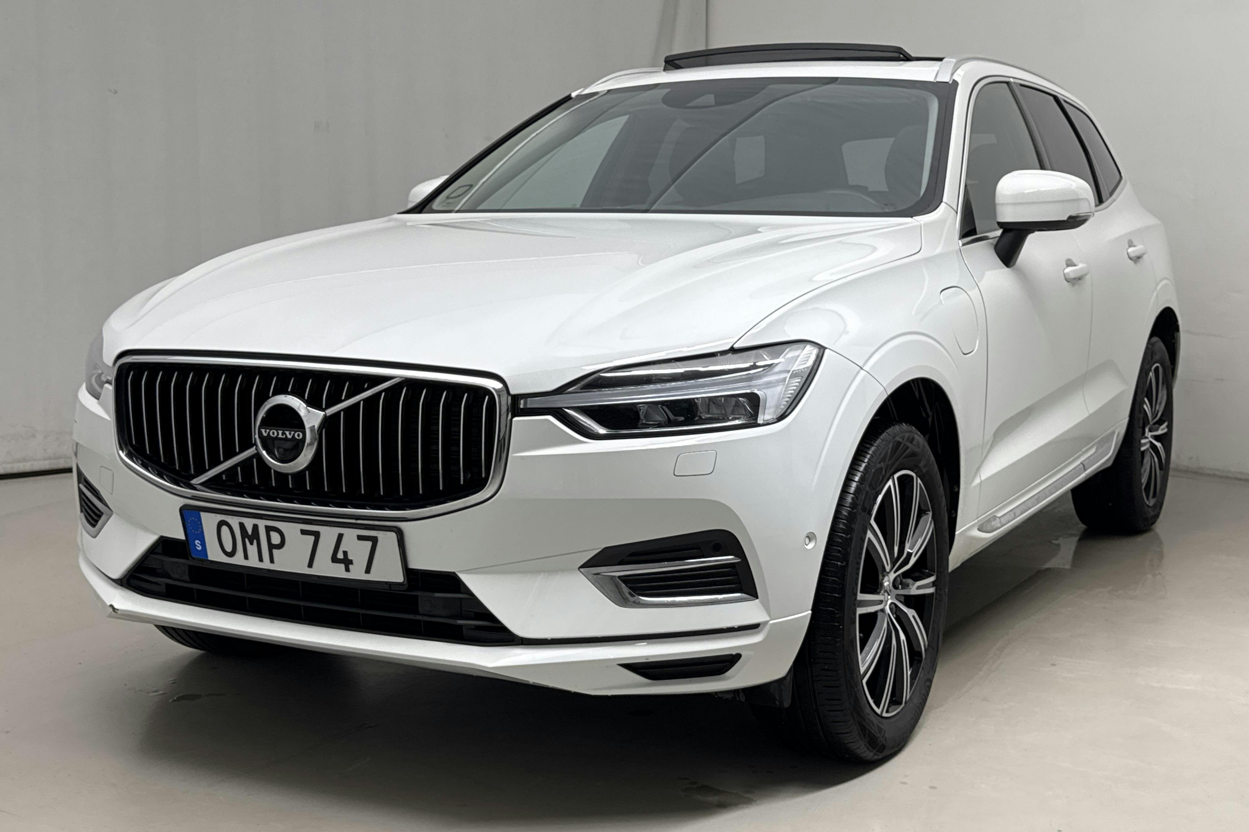 Volvo XC60 T6 AWD Recharge (340hk) - 9 045 mil - Automat - vit - 2021