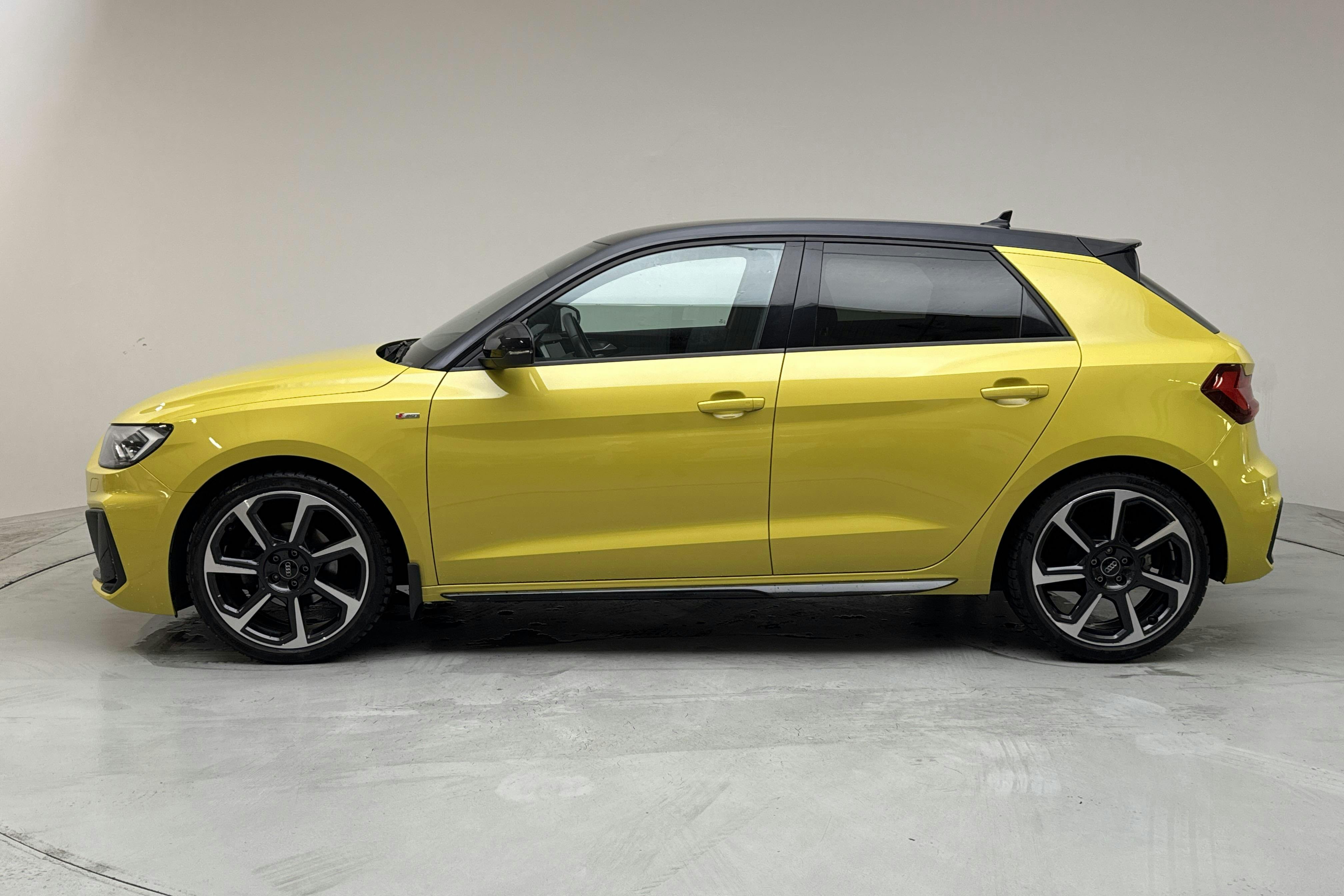 Presentationsfoto 2 av 14: Audi A1 Sportback 30 TFSI (116hk) - 5 892 mil - Manuell - gul - 2020