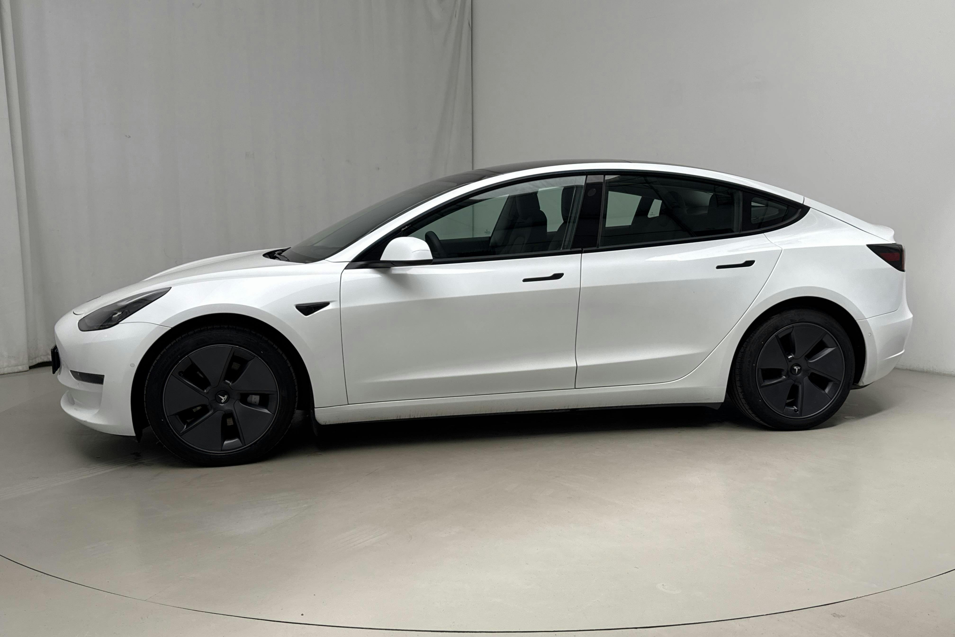 Presentation photo 2 of 22: Tesla Model 3 Long Range Dual Motor AWD - 121 120 km - Automatic - white - 2021