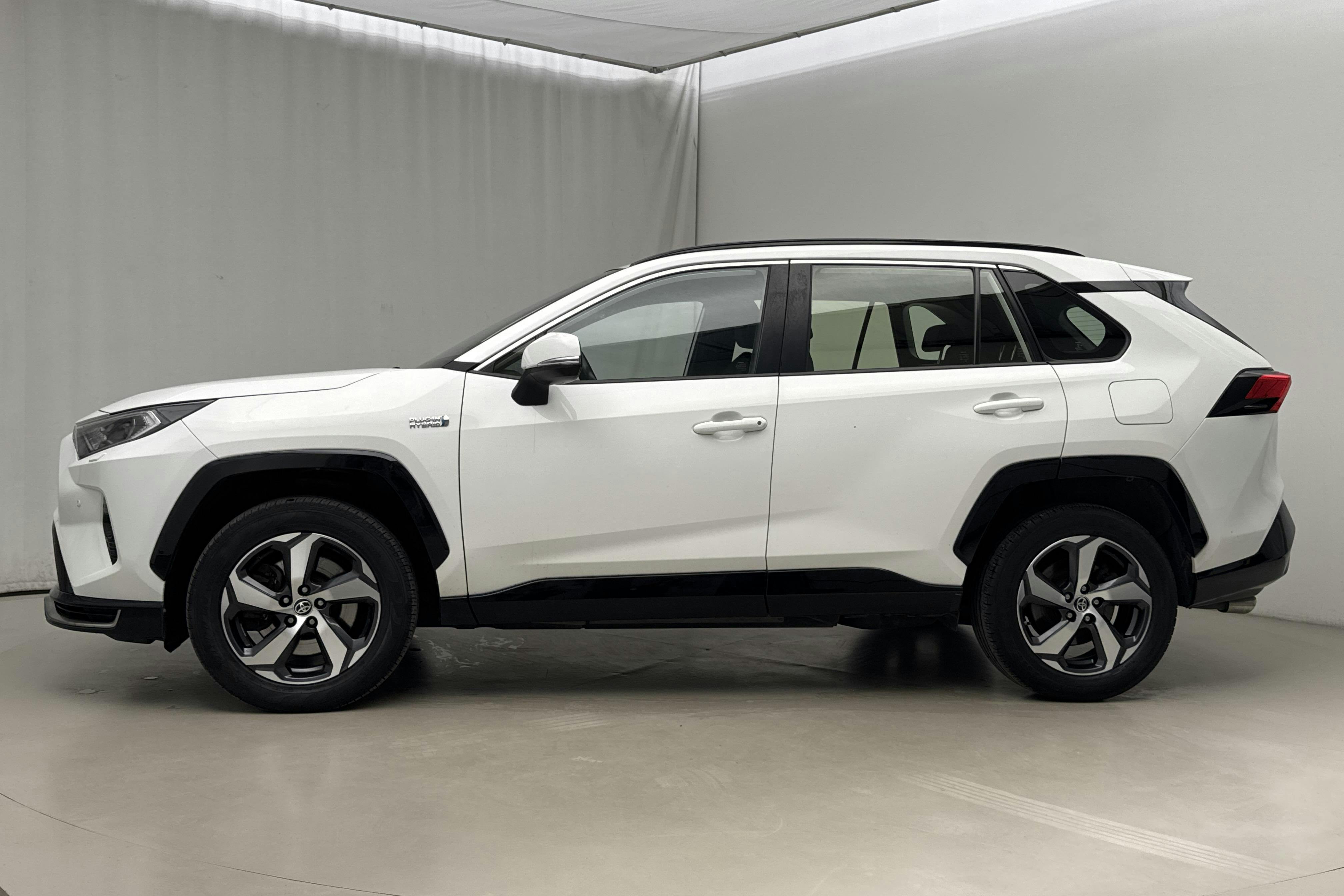 Presentation photo 2 of 16: Toyota RAV4 2.5 Plug-in Hybrid AWD (306hk) - 119 230 km - Automatic - white - 2021