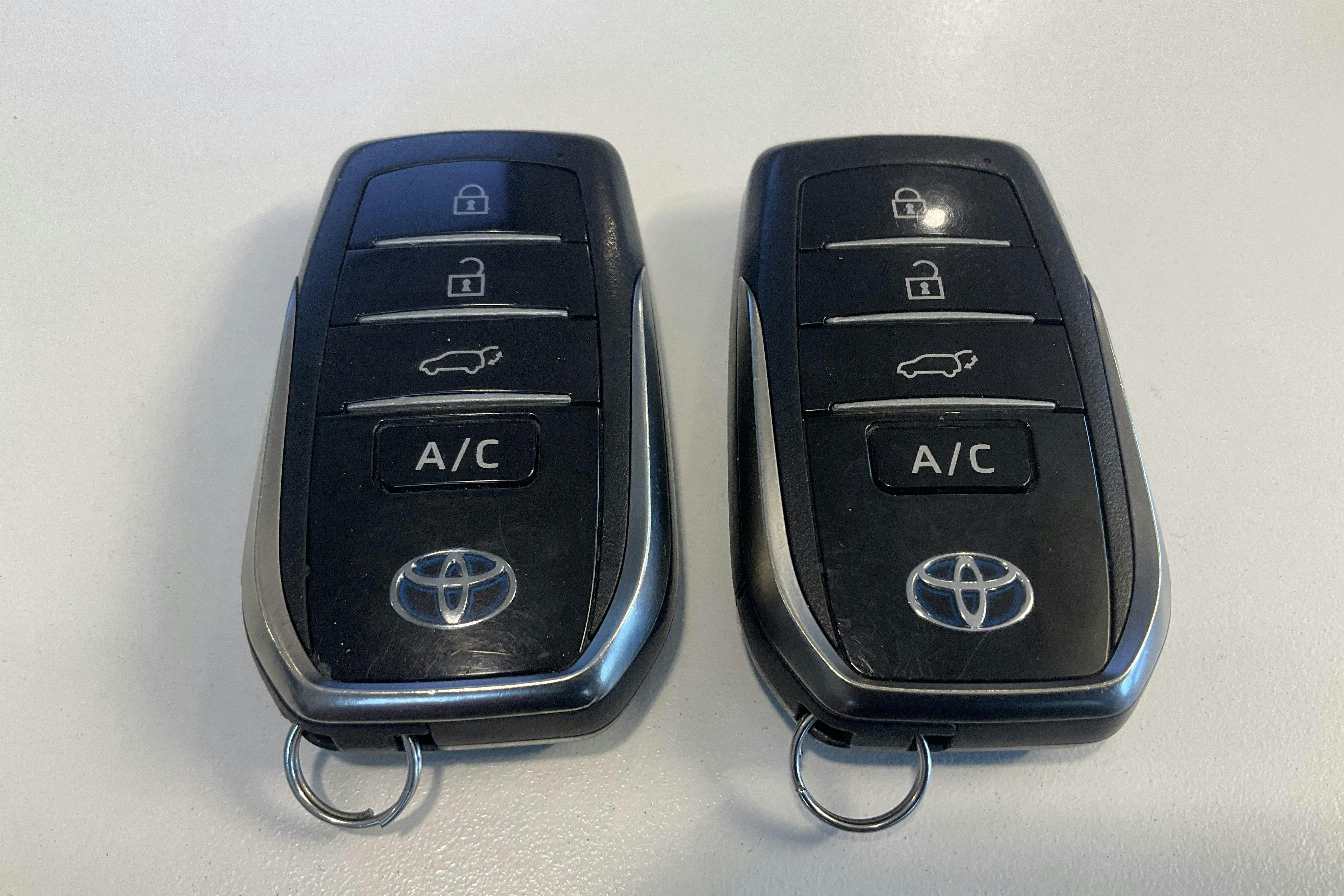 Presentation photo 16 of 16: Toyota RAV4 2.5 Plug-in Hybrid AWD (306hk) - 119 230 km - Automatic - white - 2021
