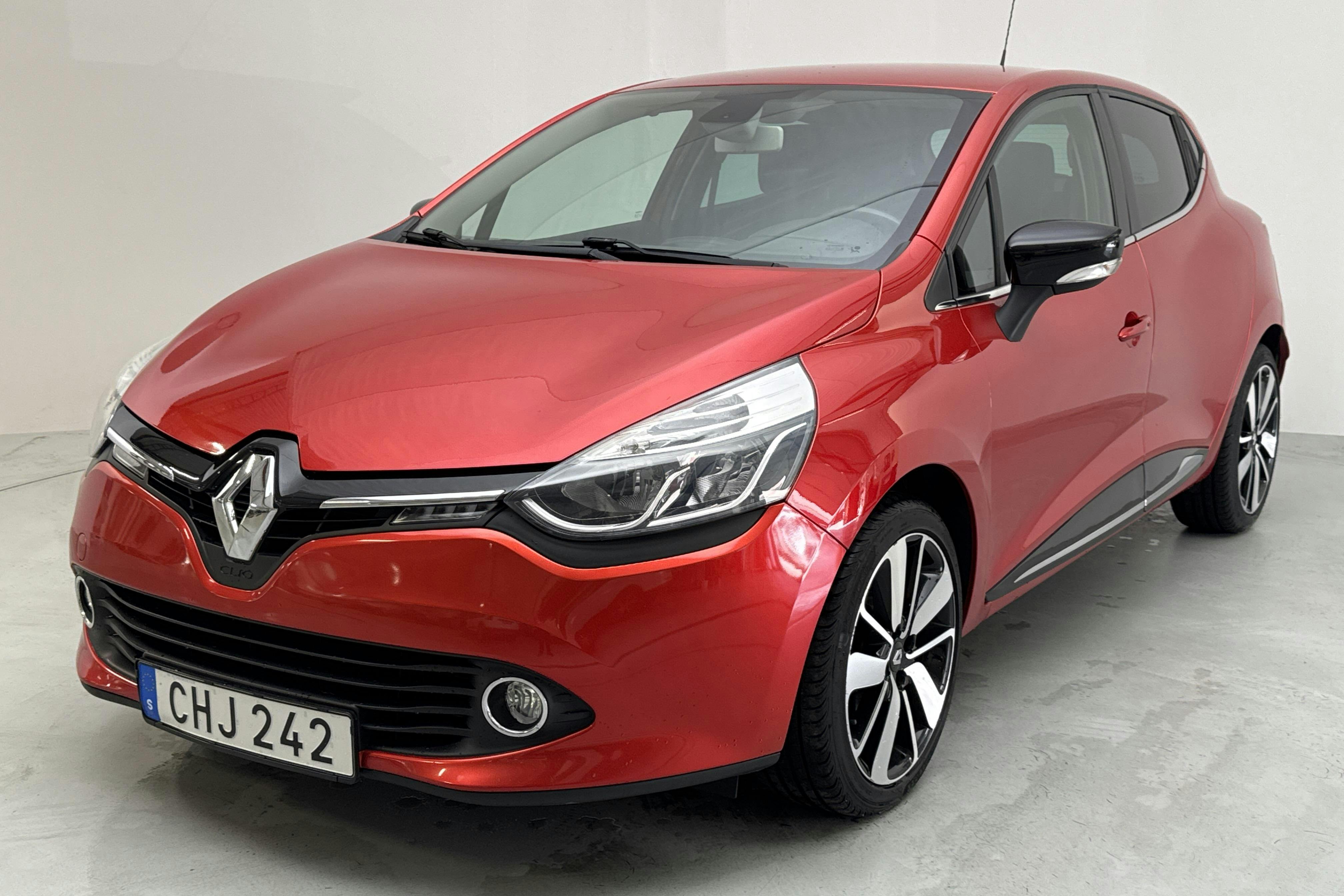 Renault Clio IV 0.9 TCe 90 5dr (90hk) - 8 478 mil - Manuell - röd - 2016