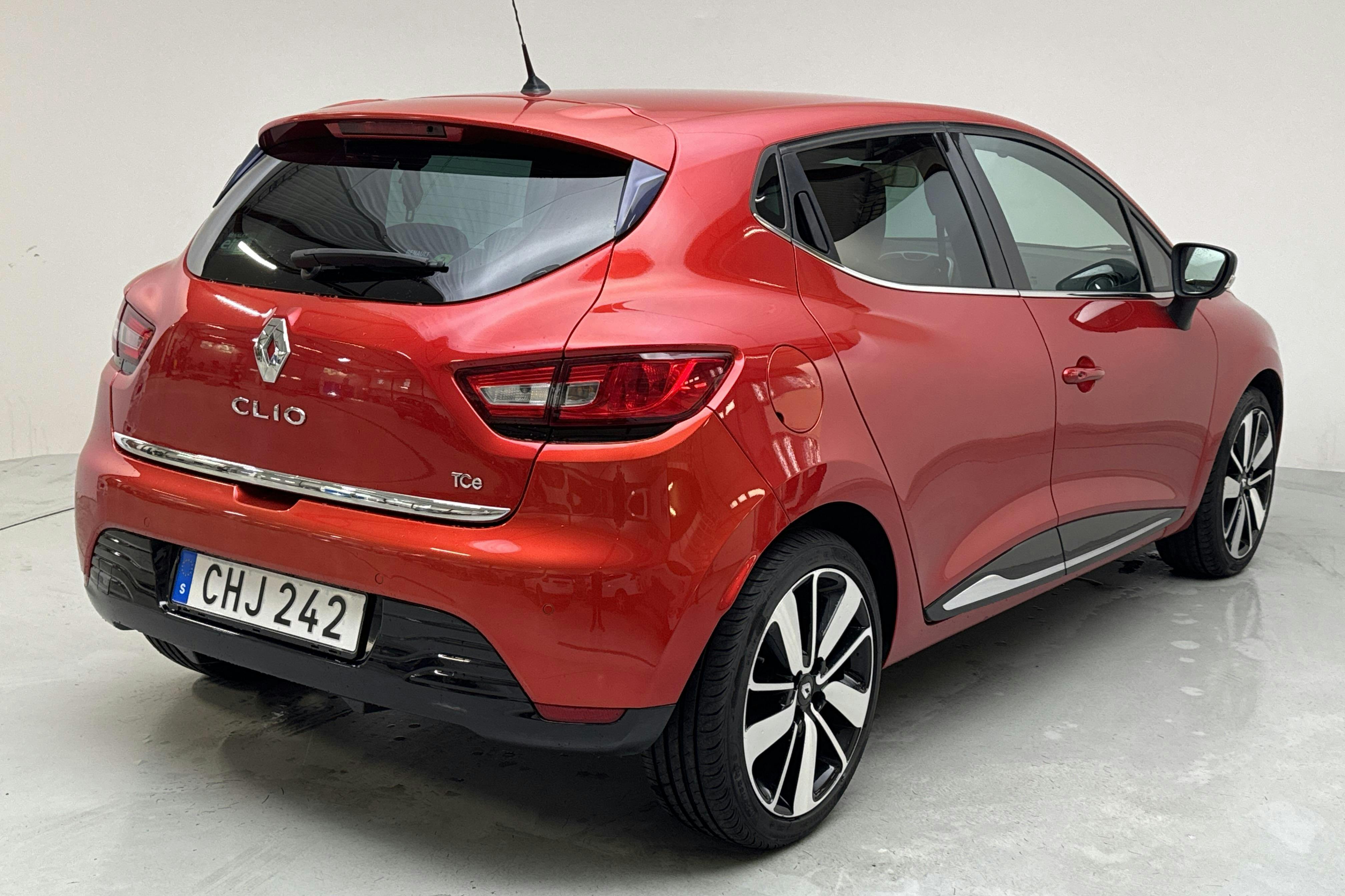 Renault Clio IV 0.9 TCe 90 5dr (90hk) - 8 478 mil - Manuell - röd - 2016