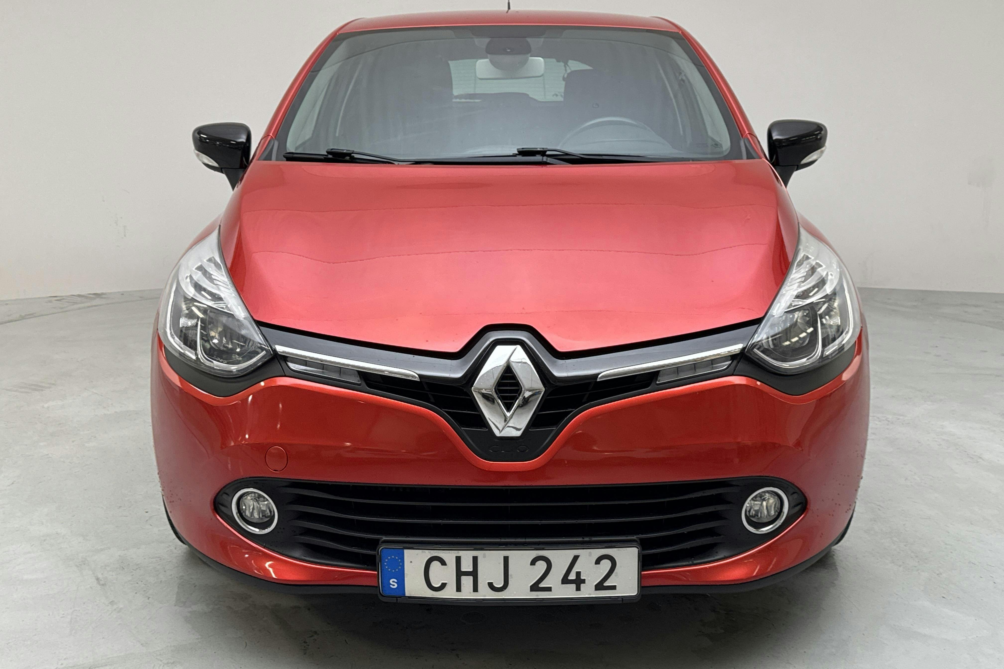 Renault Clio IV 0.9 TCe 90 5dr (90hk) - 8 478 mil - Manuell - röd - 2016