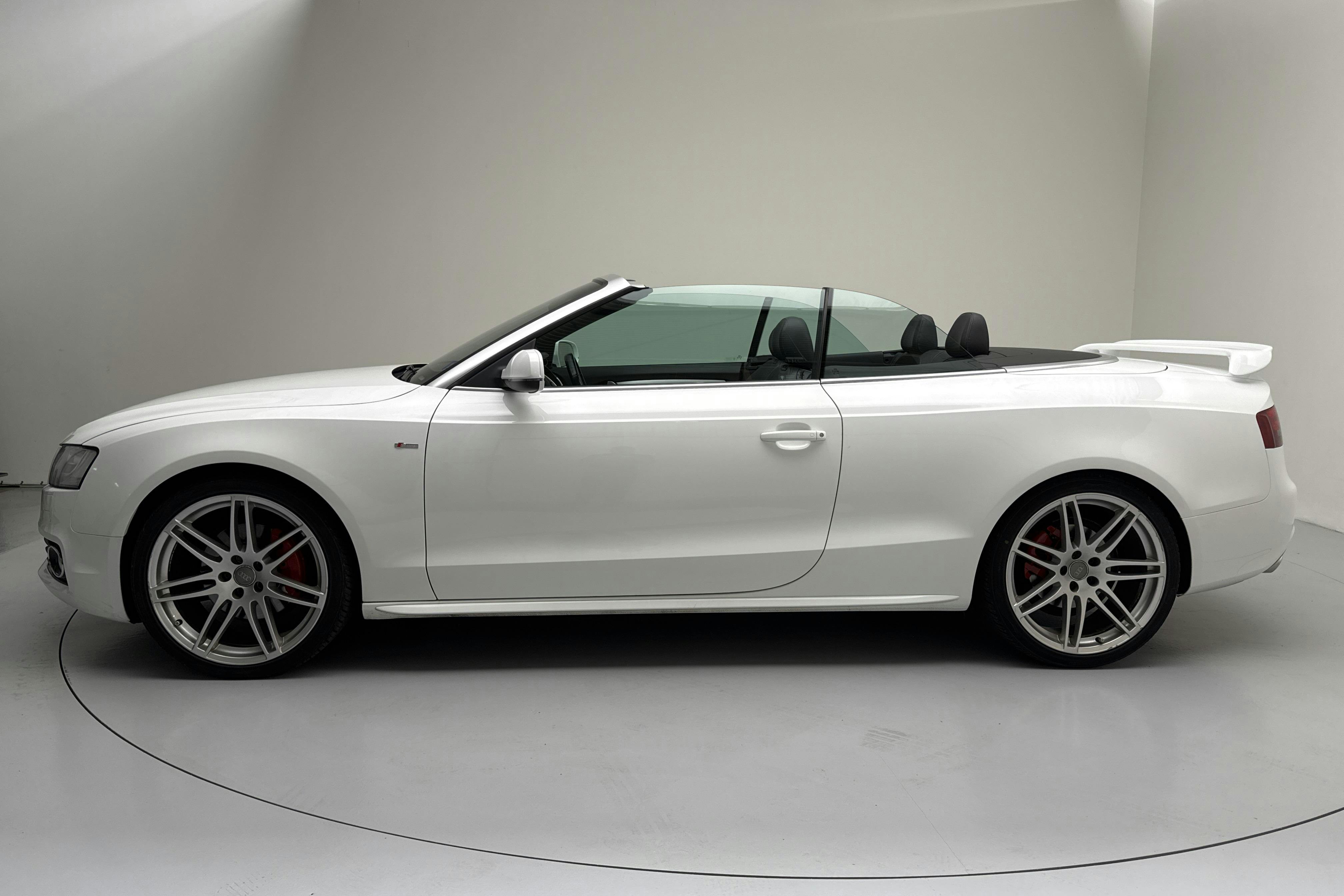 Esitlusfoto 2 aadressil 18: Audi A5 3.0 TDI Cabriolet quattro (240hk) - 233 090 km - Automaatne - valge - 2011