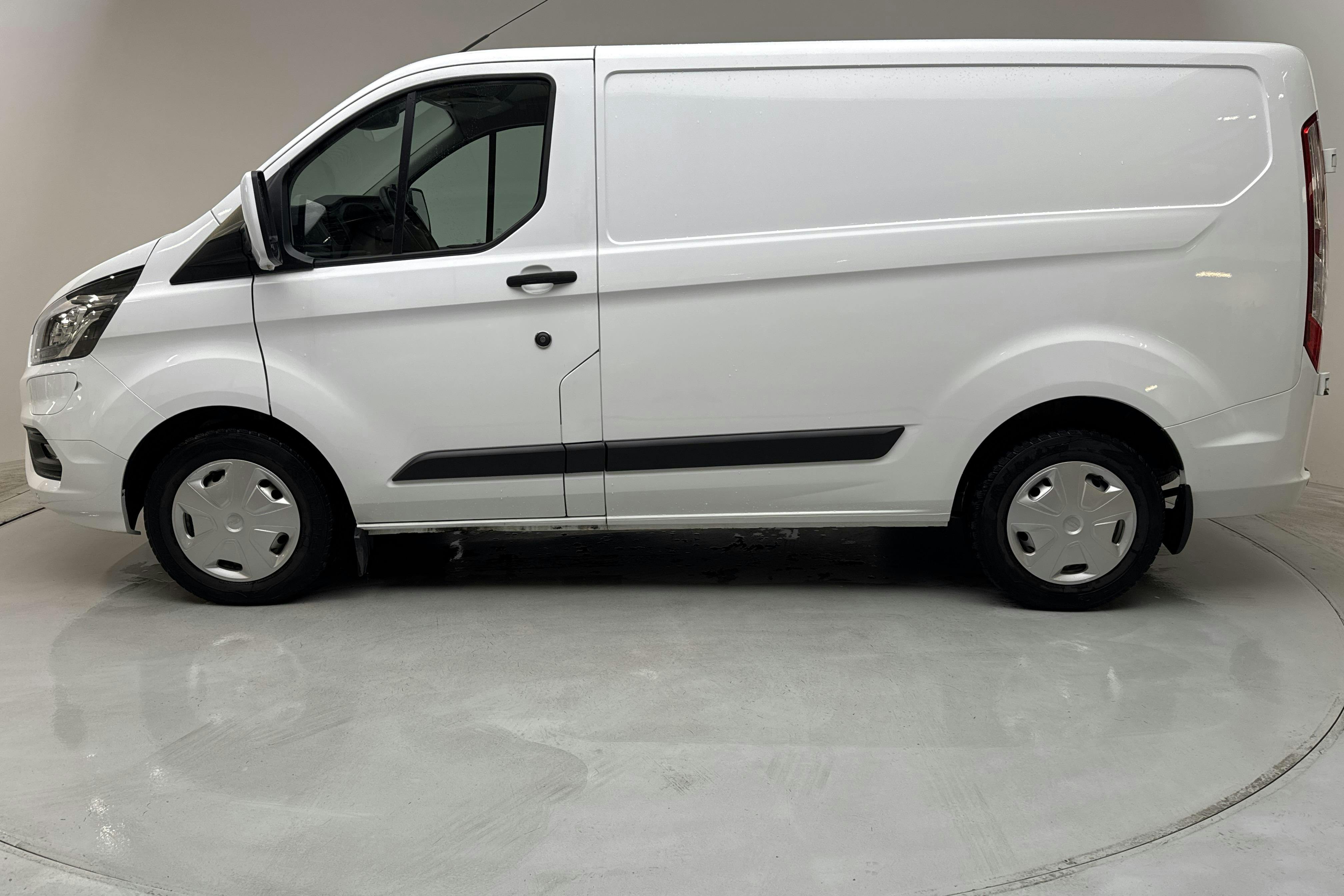 Esitlusfoto 2 aadressil 13: Ford Transit Custom 340 PHEV (120hk) - 44 730 km - Automaatne - valge - 2022
