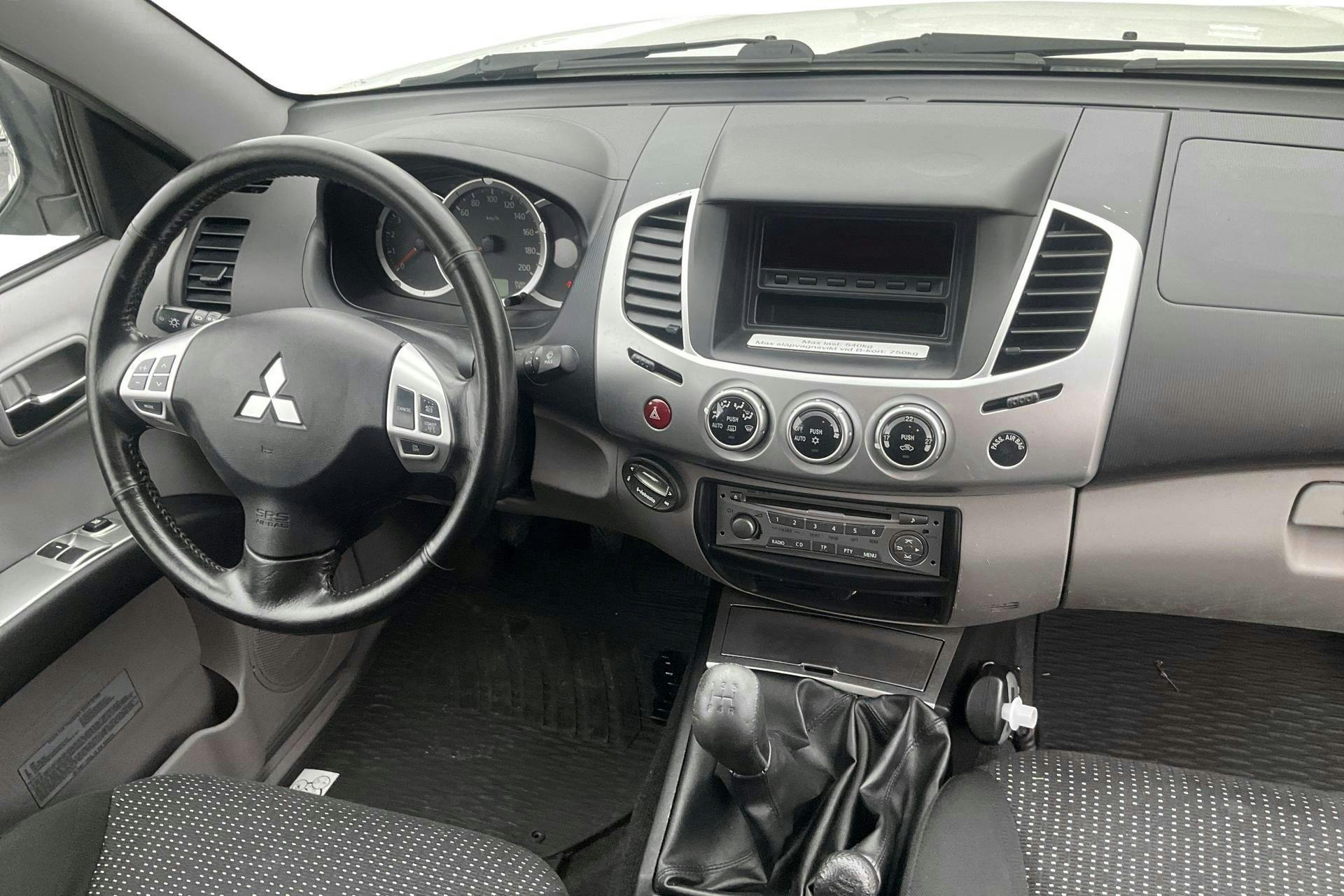 Mitsubishi L200 2.5 DI-D (178hk) - 17 020 mil - Manuell - vit - 2012